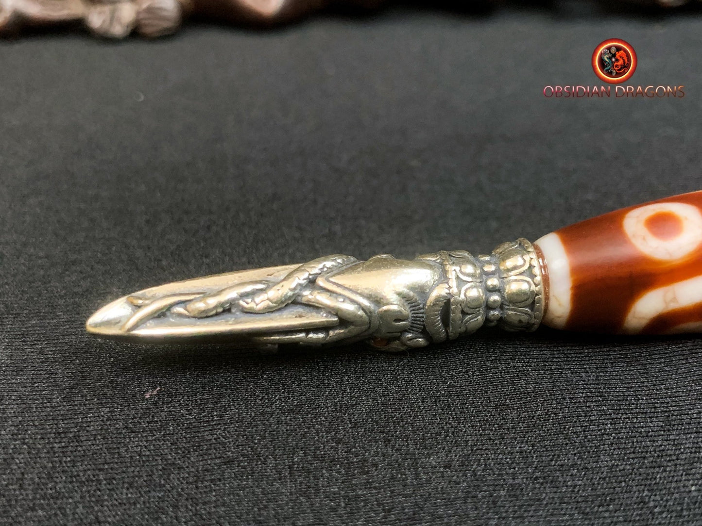 Pendentif Phurba tibétain- DZI à sept yeux