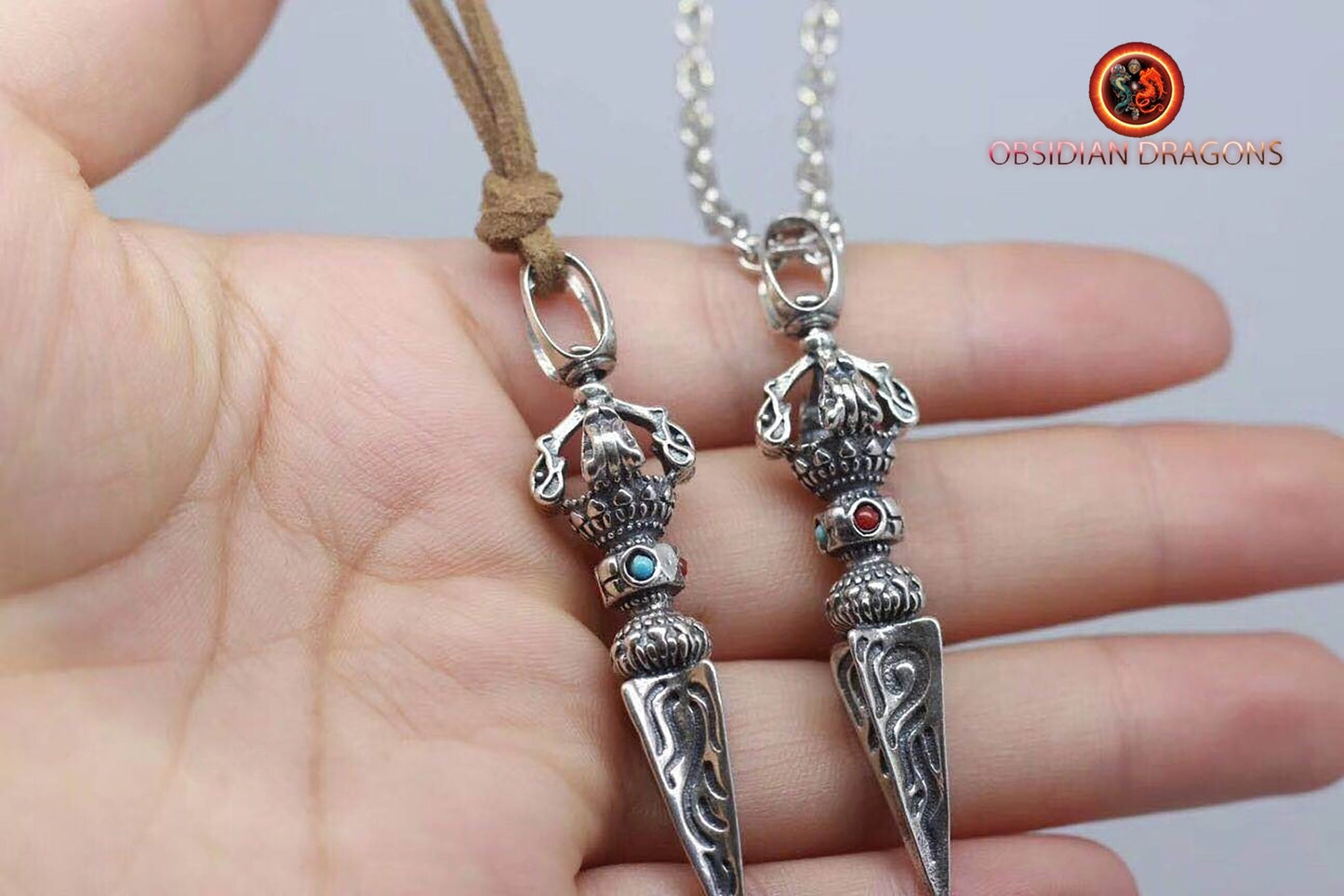 Pendentif bouddhiste tibétain. Phurba, dague rituelle pour chasser les démonsprotection bouddhisme vajrayana. - obsidian dragon