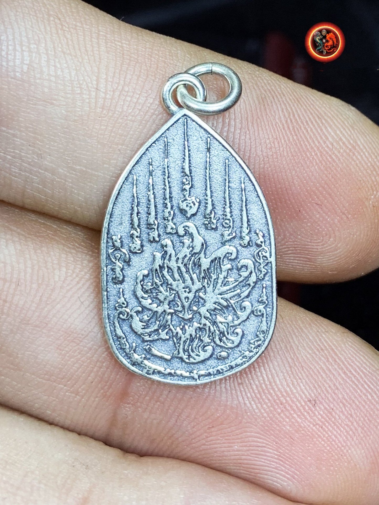 pendentif sak yant bouddhiste thaïlandais, amulette, talisman. Dok Mai Sawan Argent 925. Unalomes recto verso. Argent 925 poinçonné - obsidian dragon