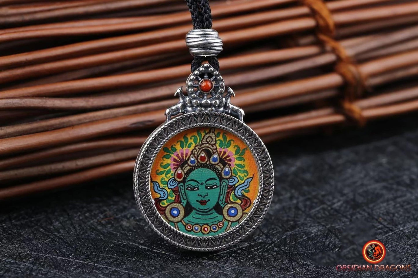 Pendentif Tara Verte : Sagesse et Protection - Tangka Traditionnel