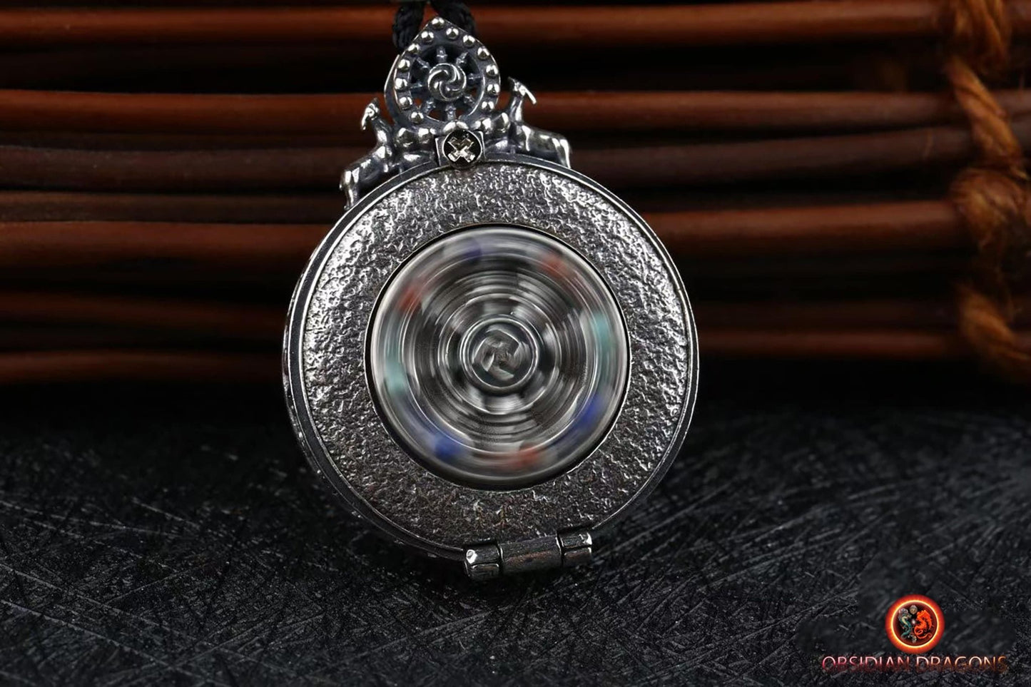 Pendentif Tara Verte : Sagesse et Protection - Tangka Traditionnel