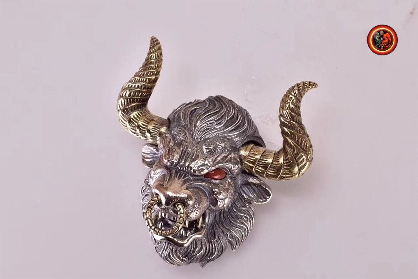Pendentif tete de taureau buffle Argent 925 poinçonné, cuivre, agate dite "nan hong" (rouge du sud) - obsidian dragon