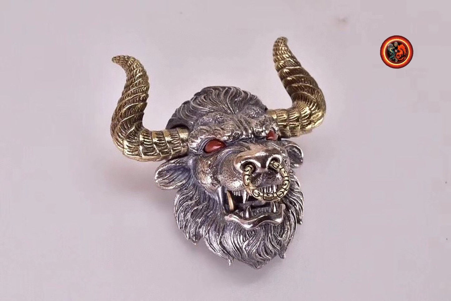 Pendentif tete de taureau buffle Argent 925 poinçonné, cuivre, agate dite "nan hong" (rouge du sud) - obsidian dragon