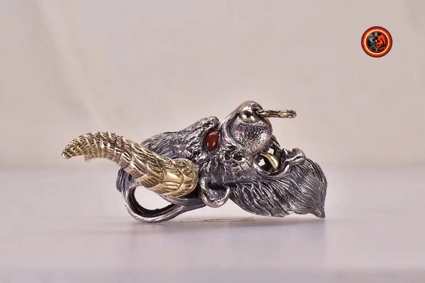 Pendentif tete de taureau buffle Argent 925 poinçonné, cuivre, agate dite "nan hong" (rouge du sud) - obsidian dragon