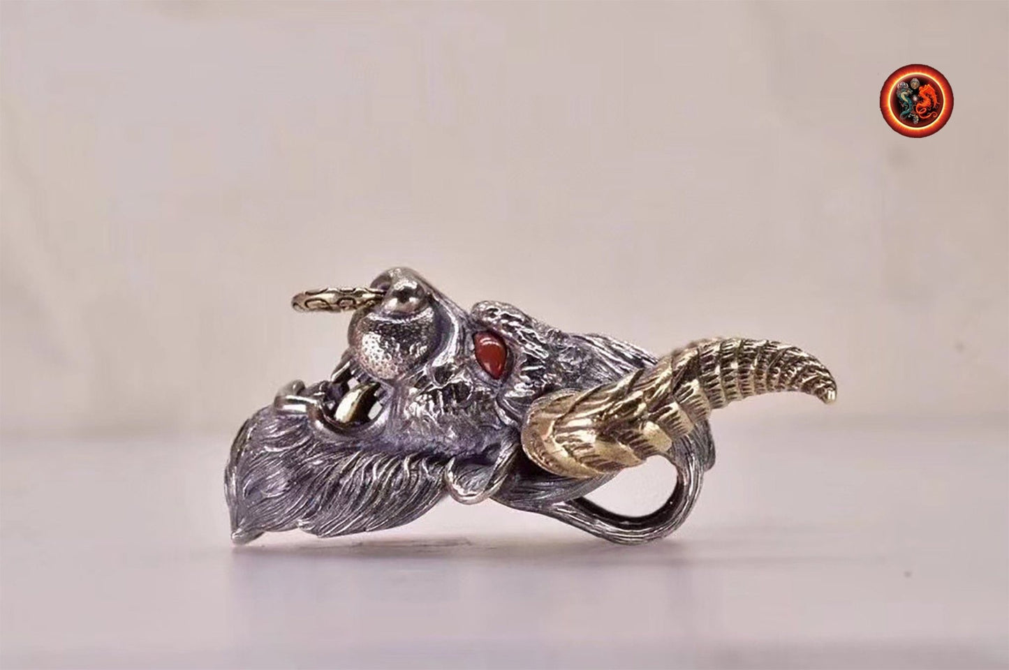 Pendentif tete de taureau buffle Argent 925 poinçonné, cuivre, agate dite "nan hong" (rouge du sud) - obsidian dragon