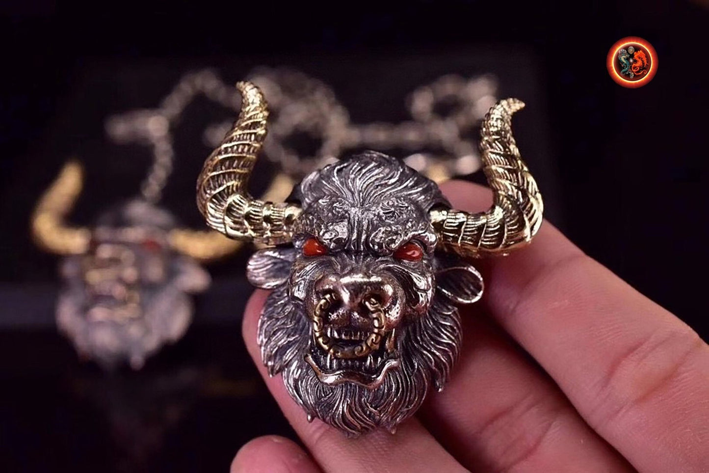 Pendentif tete de taureau buffle Argent 925 poinçonné, cuivre, agate dite "nan hong" (rouge du sud) - obsidian dragon
