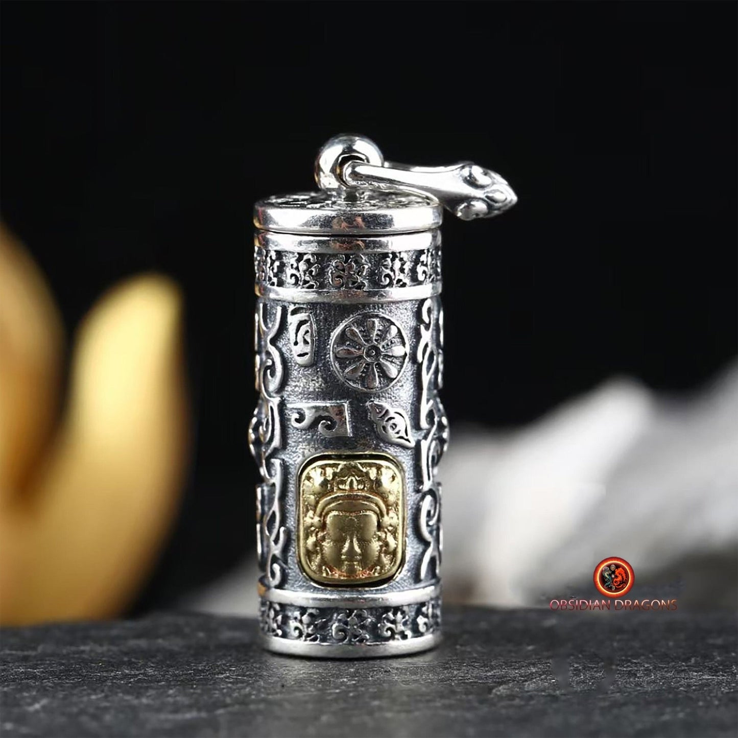 Pendentif reliquaire tibétain- Tara - obsidian dragons
