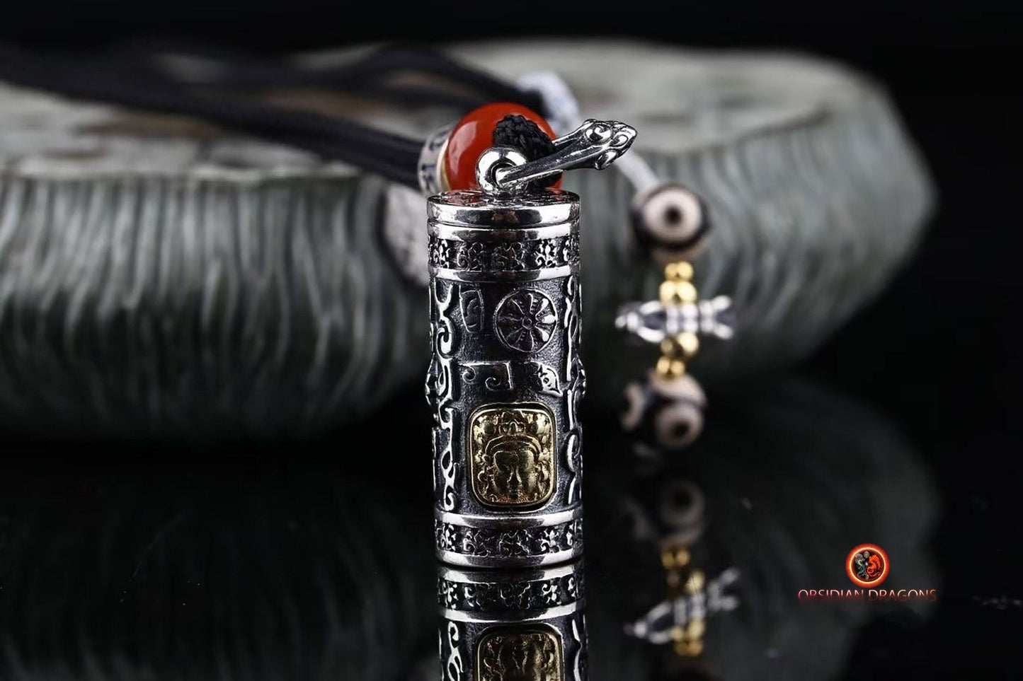 Pendentif reliquaire tibétain- Tara - obsidian dragons