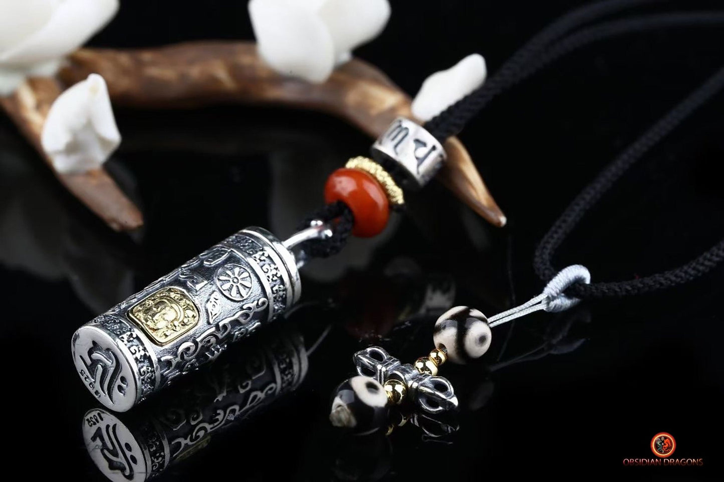 Pendentif reliquaire tibétain- Tara - obsidian dragons