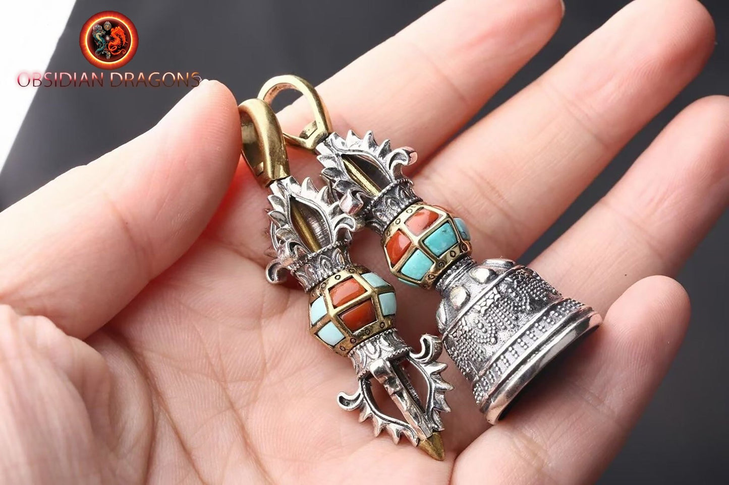 pendentifs de protection bouddhiste vajra et/ou cloche. Amulettes vajrayana tibétaines. - obsidian dragon