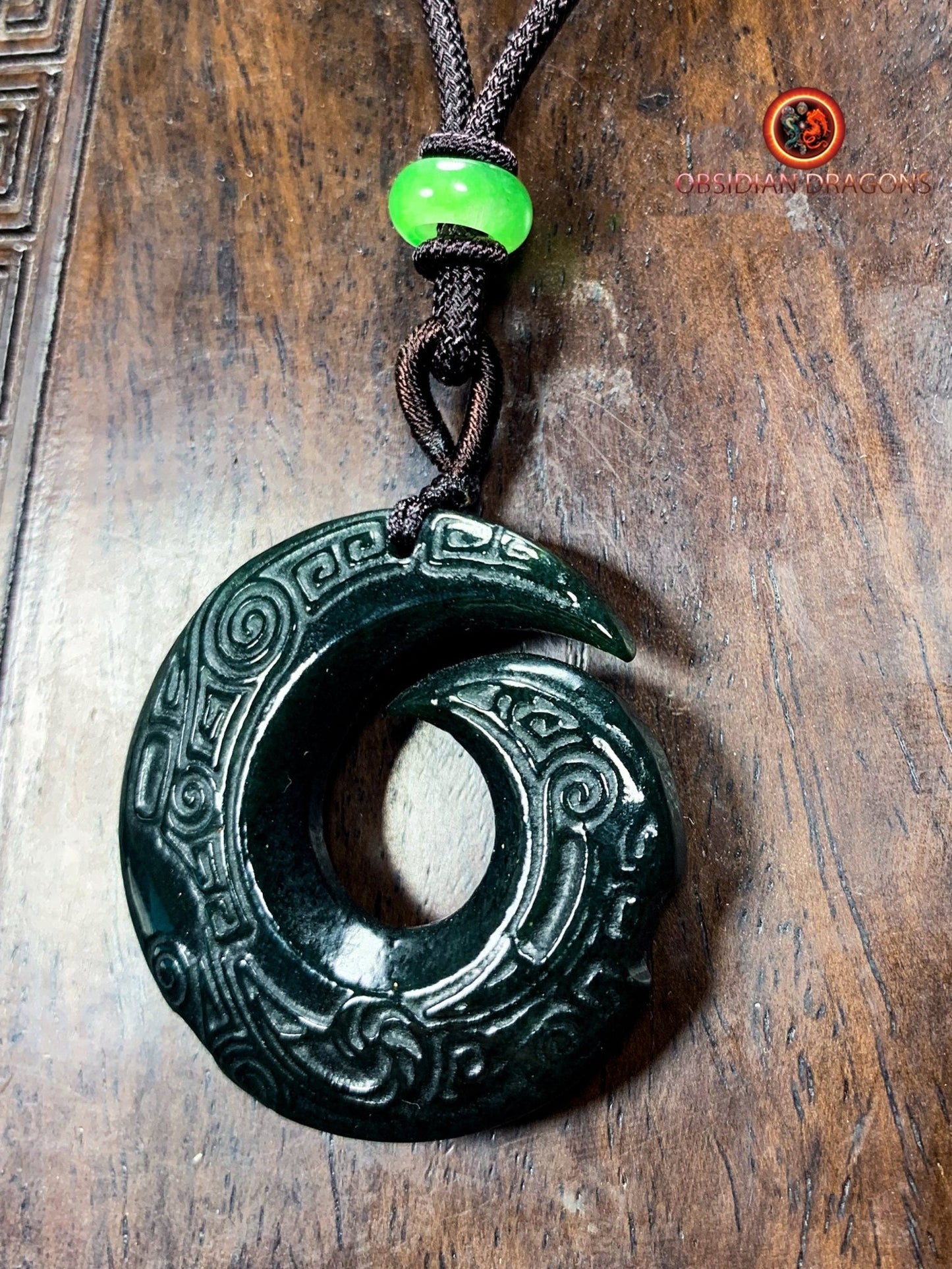 Pendentif feng- shui traditionnel en jade - bonne fortune