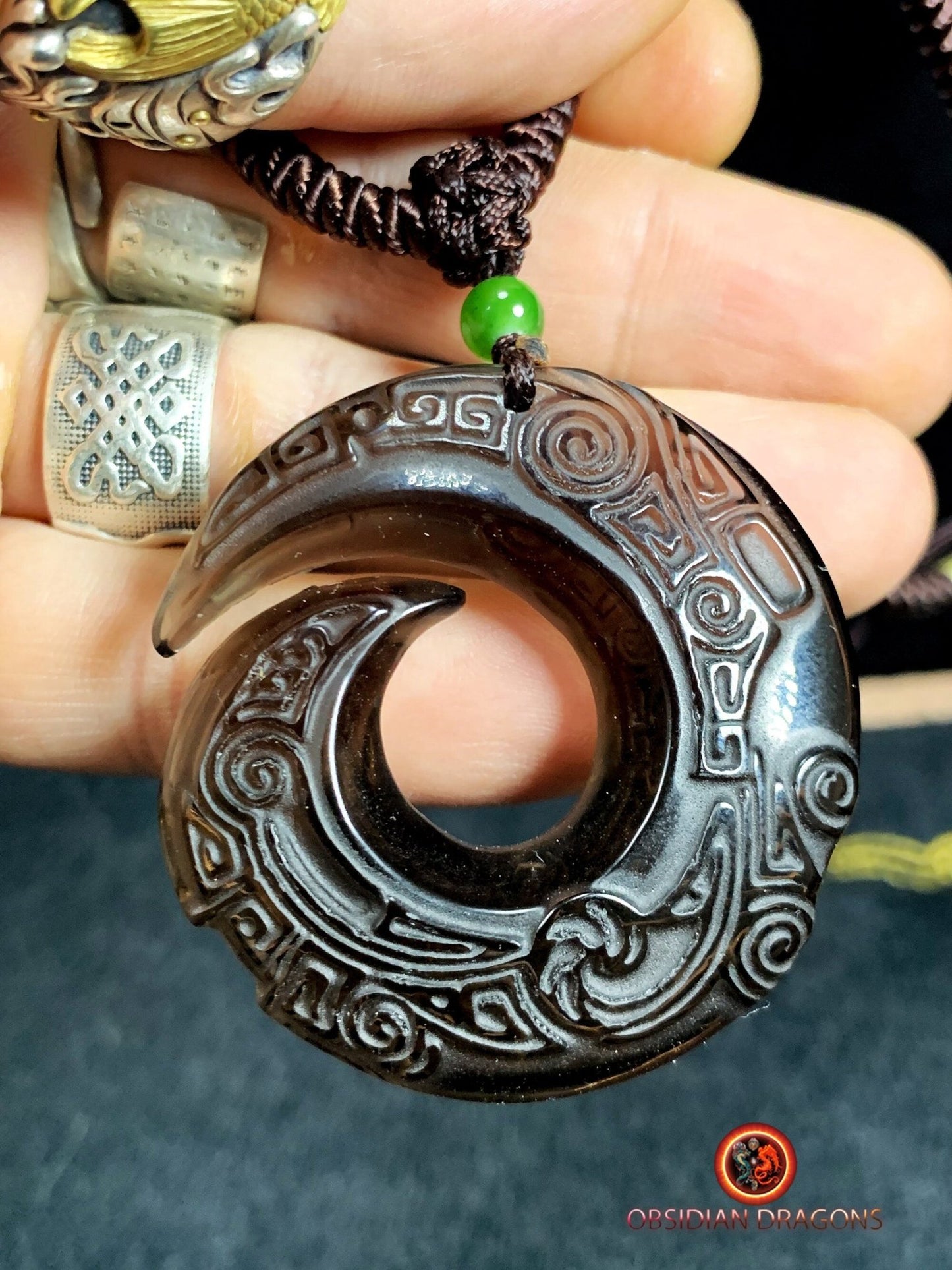 Pendentif tribal en obsidienne- Spirale de Chance