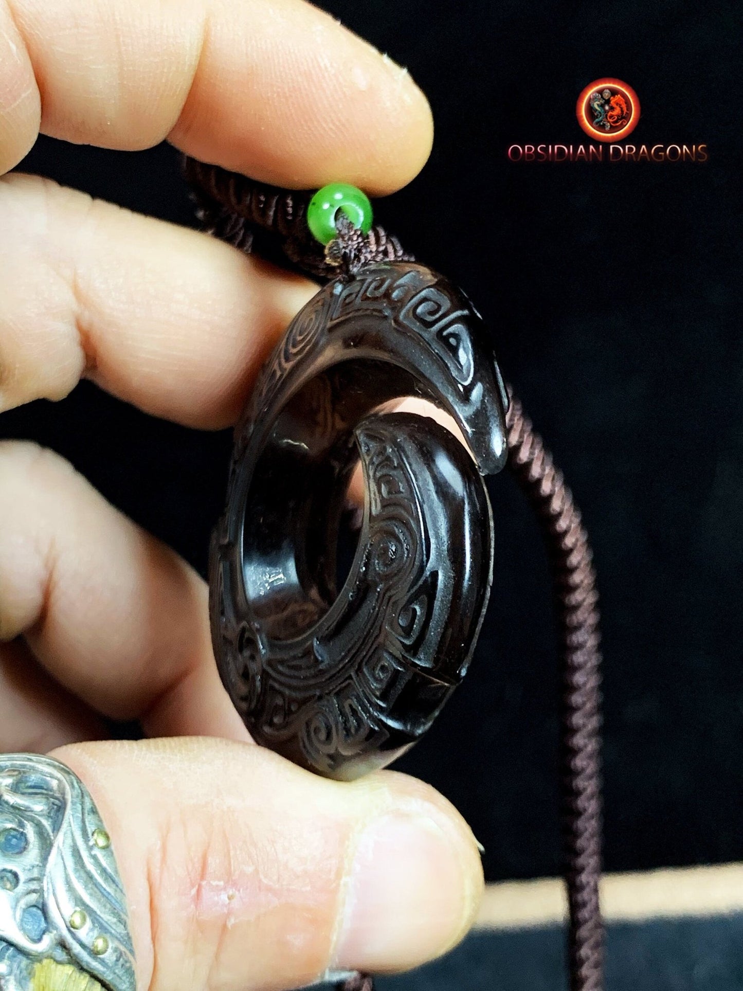 Pendentif tribal en obsidienne- Spirale de Chance
