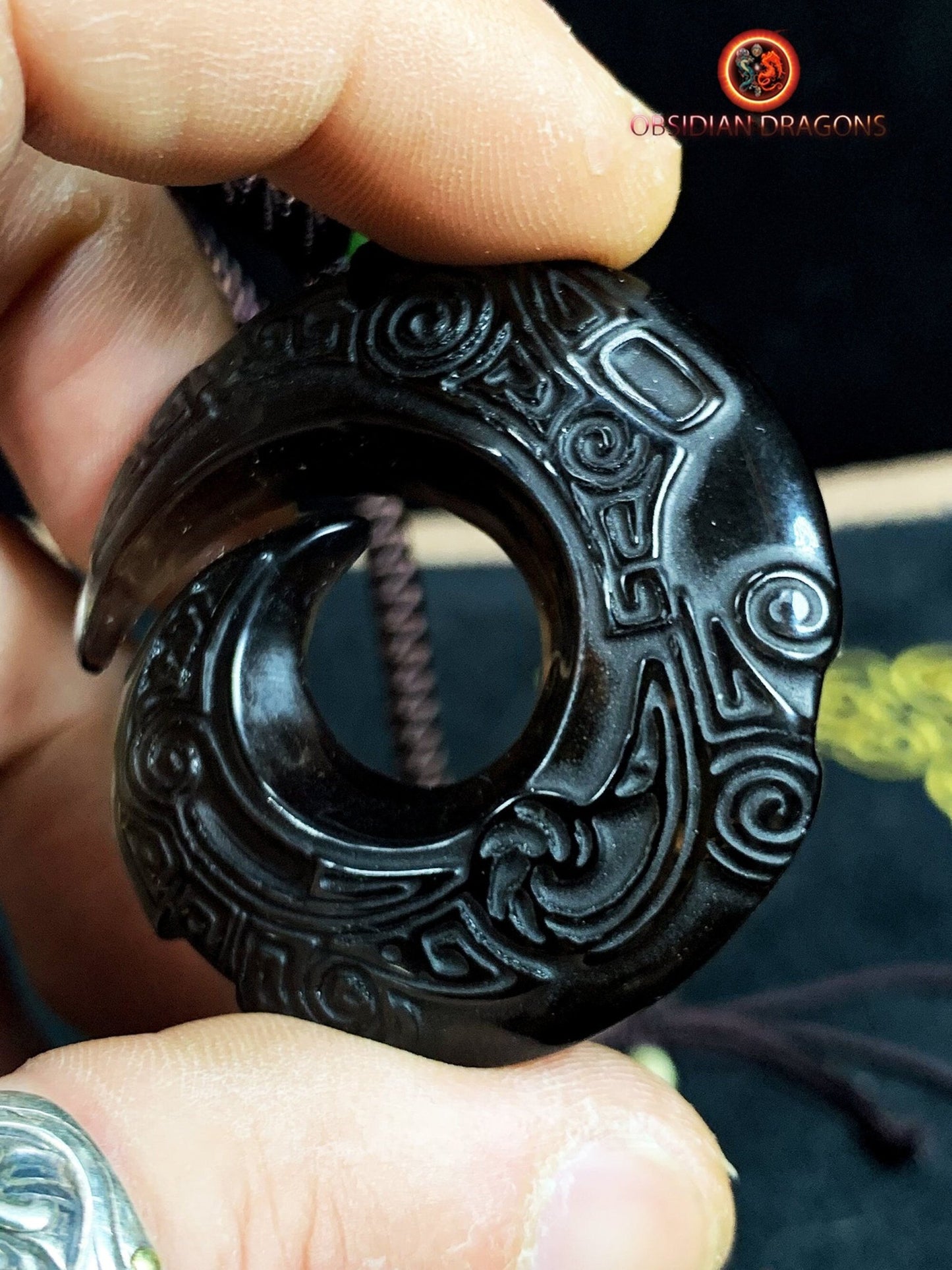 Pendentif tribal en obsidienne- Spirale de Chance