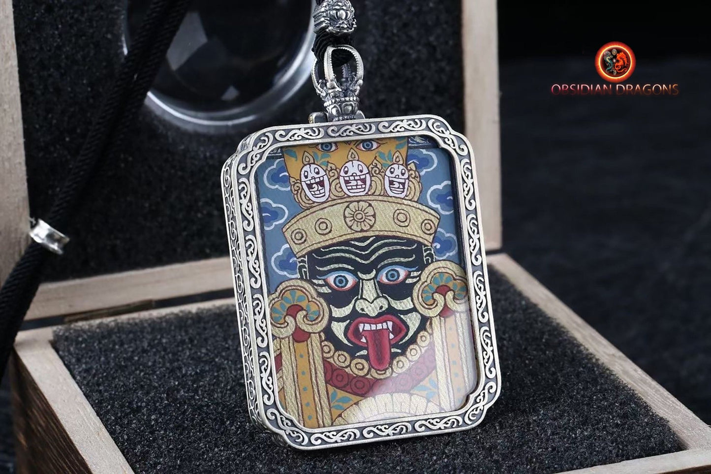 Pendentif Zakiram : Richesse tibétaine - Tangka traditionnel