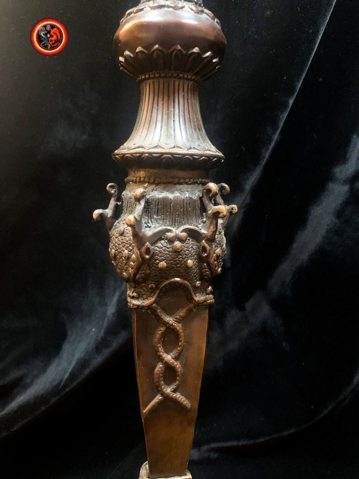 Grand Phurba bouddhiste vajrayana tibetain. Bronze. Dague rituelle - obsidian dragon