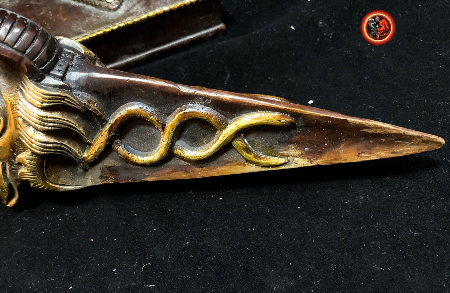 Grand Phurba bouddhiste vajrayana tibetain. Bronze. Dague rituelle - obsidian dragon