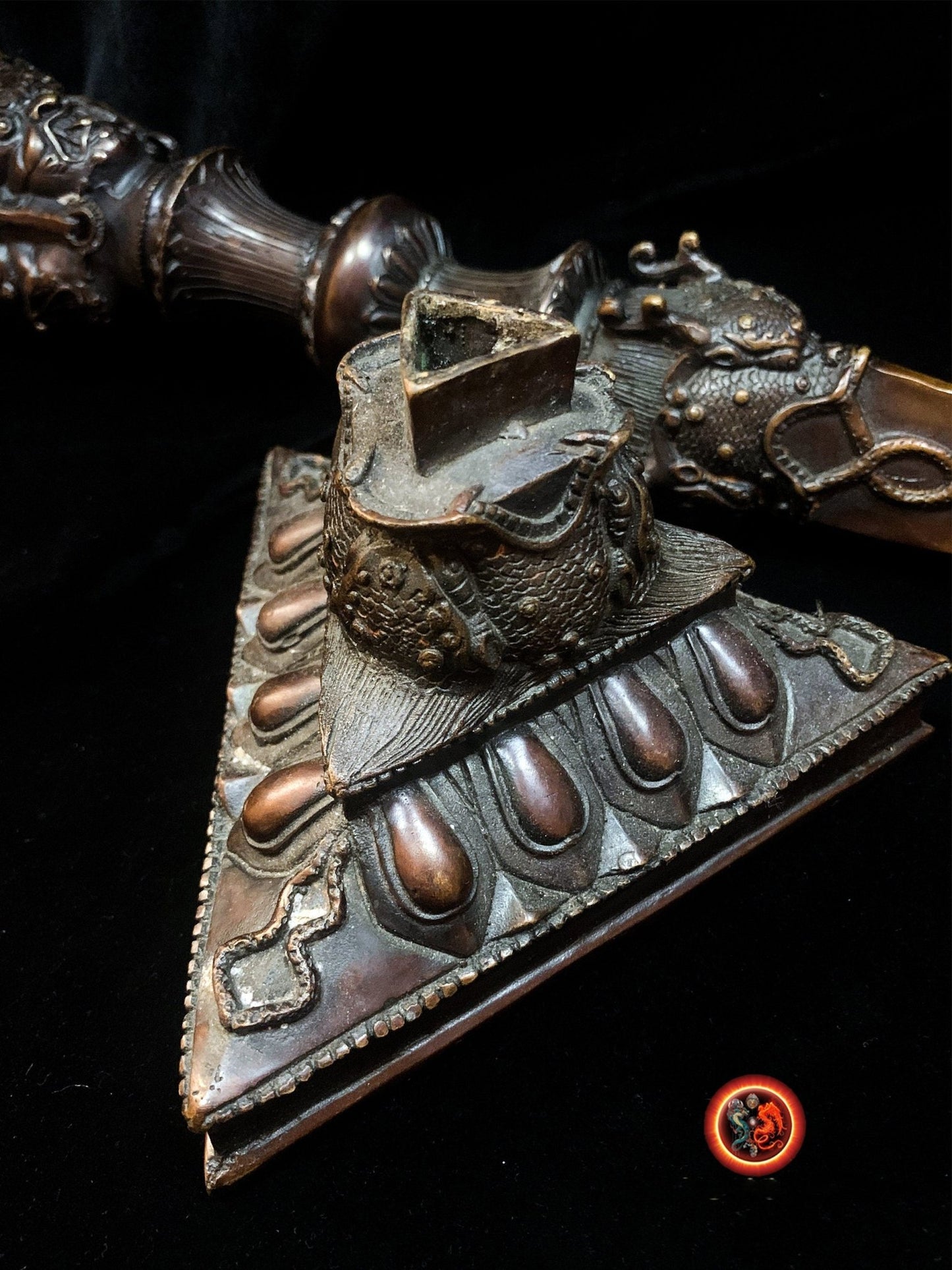 Grand Phurba bouddhiste vajrayana tibetain. Bronze. Dague rituelle - obsidian dragon