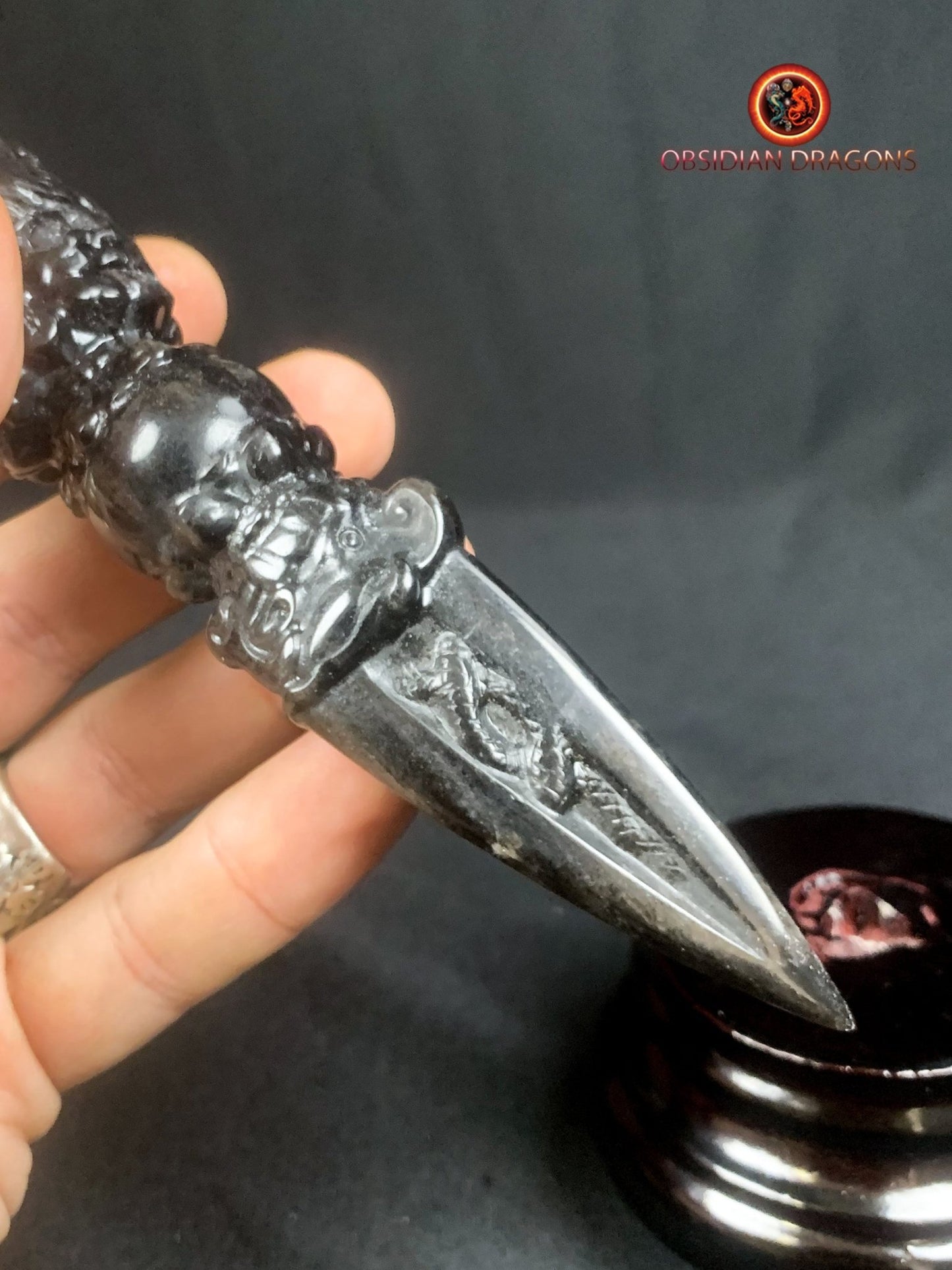 phurba en obsidienne argentée- Vaincre les démons