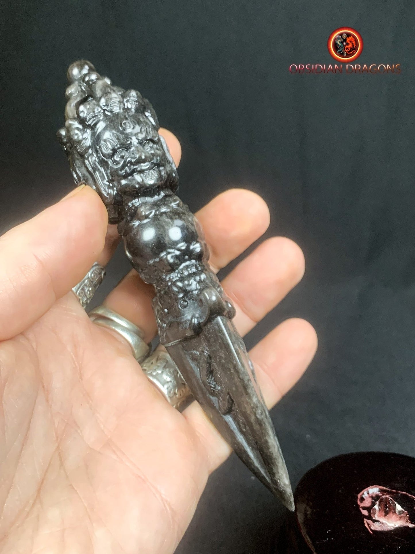 phurba en obsidienne argentée- Vaincre les démons