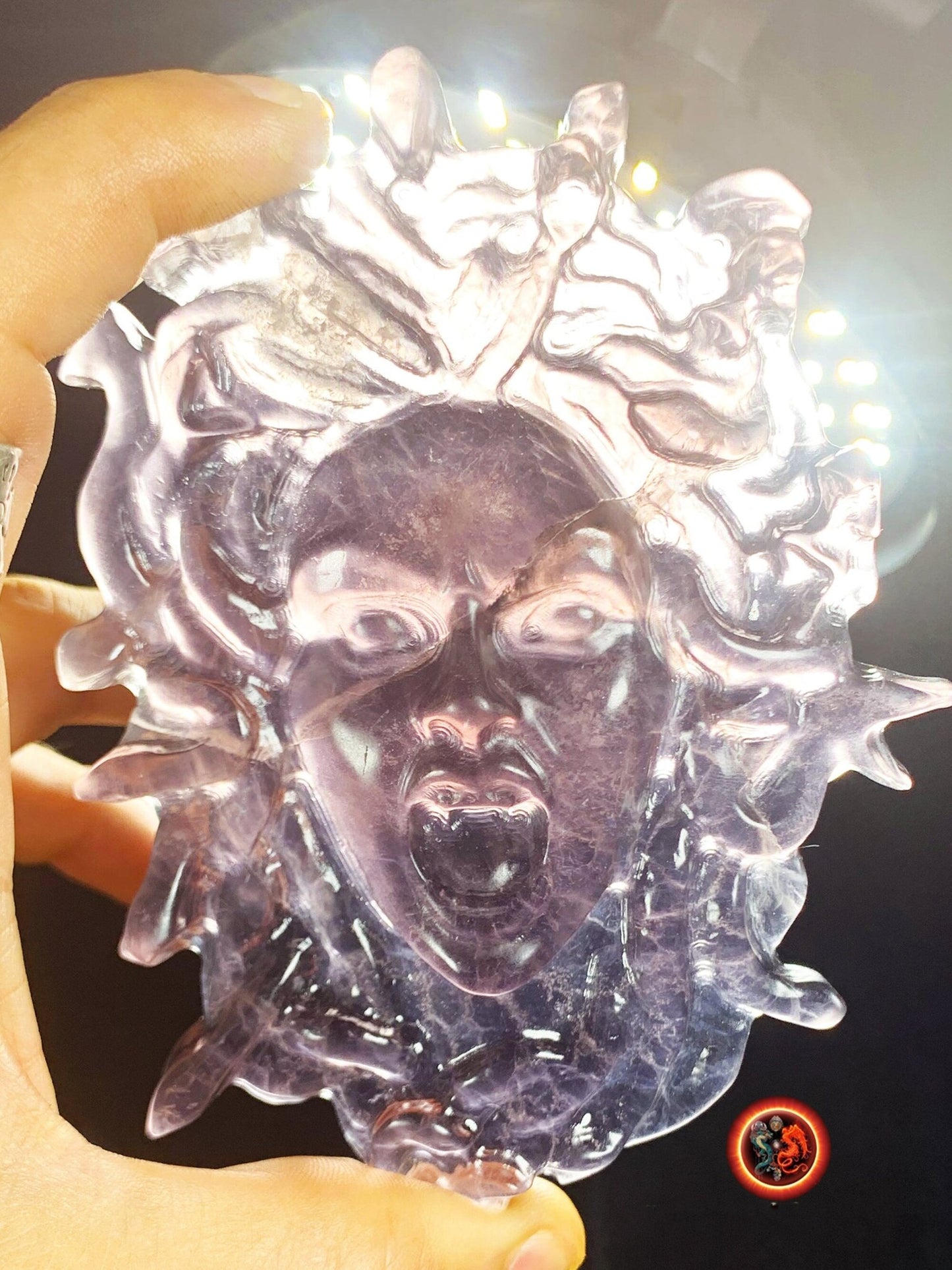 Meduse, gorgone, mythologie grecque. Sculptée artisanalement en fluorite. Pièce unique. pierre naturelle, expertisée. Dimensions: 12cm 9cm. - obsidian dragon