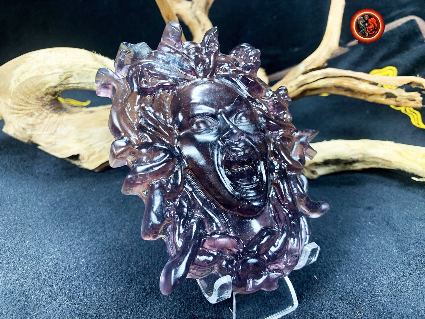 Meduse, gorgone, mythologie grecque. Sculptée artisanalement en fluorite. Pièce unique. pierre naturelle, expertisée. Dimensions: 12cm 9cm. - obsidian dragon