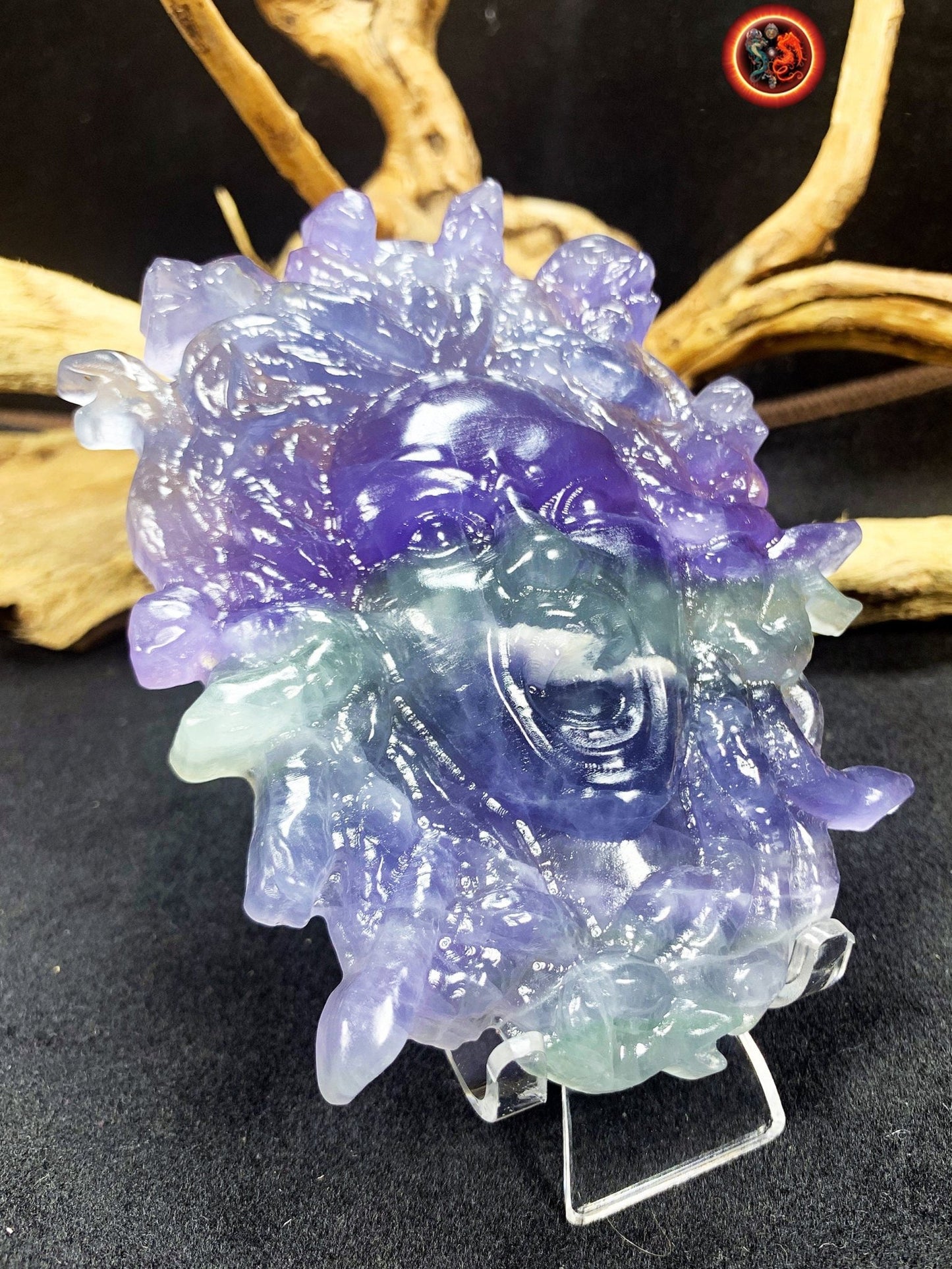 Meduse, gorgone, mythologie grecque. Sculptée artisanalement en fluorite. Pièce unique. pierre naturelle, expertisée. Dimensions: 12cm 9cm. - obsidian dragon