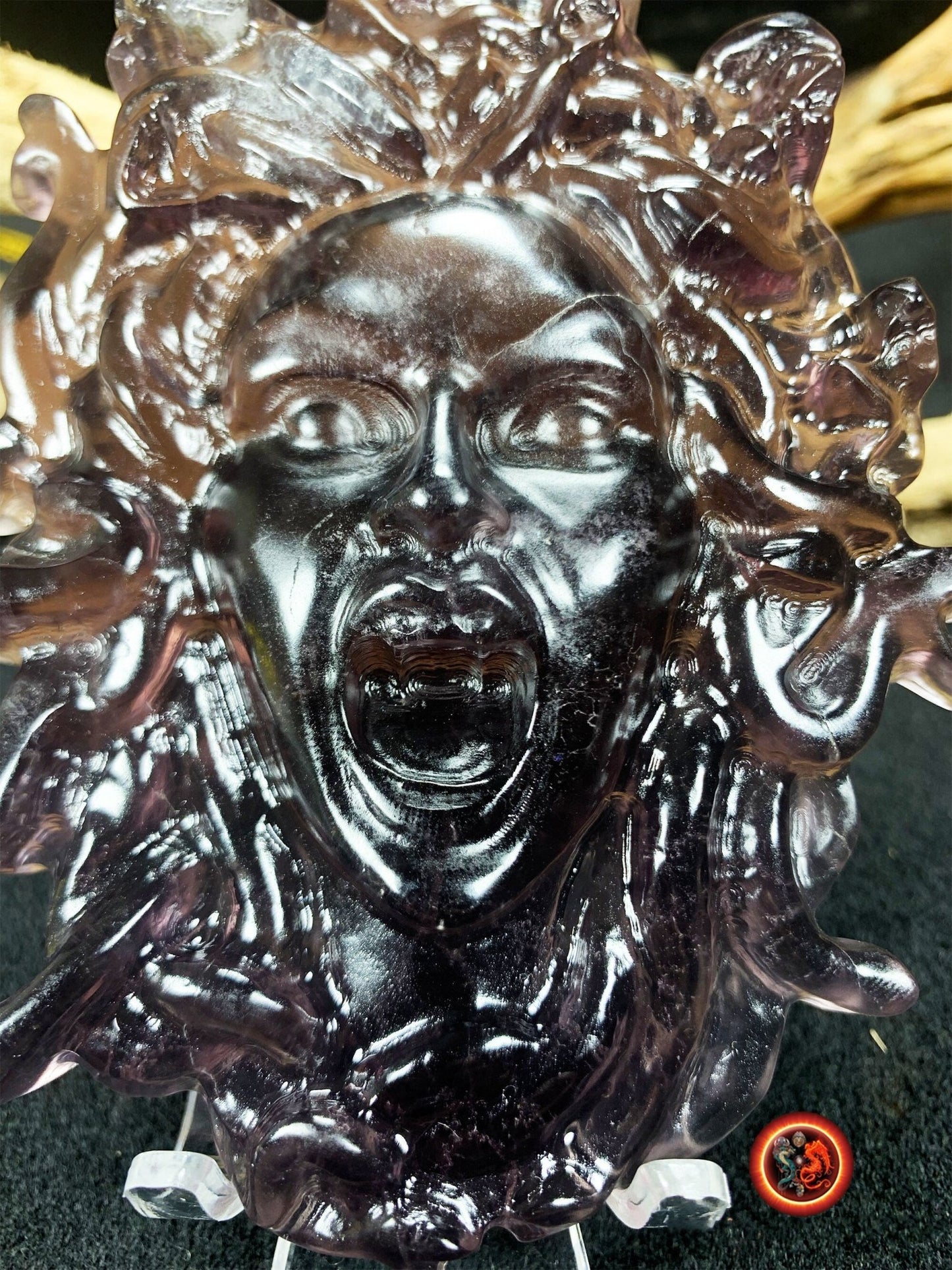 Meduse, gorgone, mythologie grecque. Sculptée artisanalement en fluorite. Pièce unique. pierre naturelle, expertisée. Dimensions: 12cm 9cm. - obsidian dragon