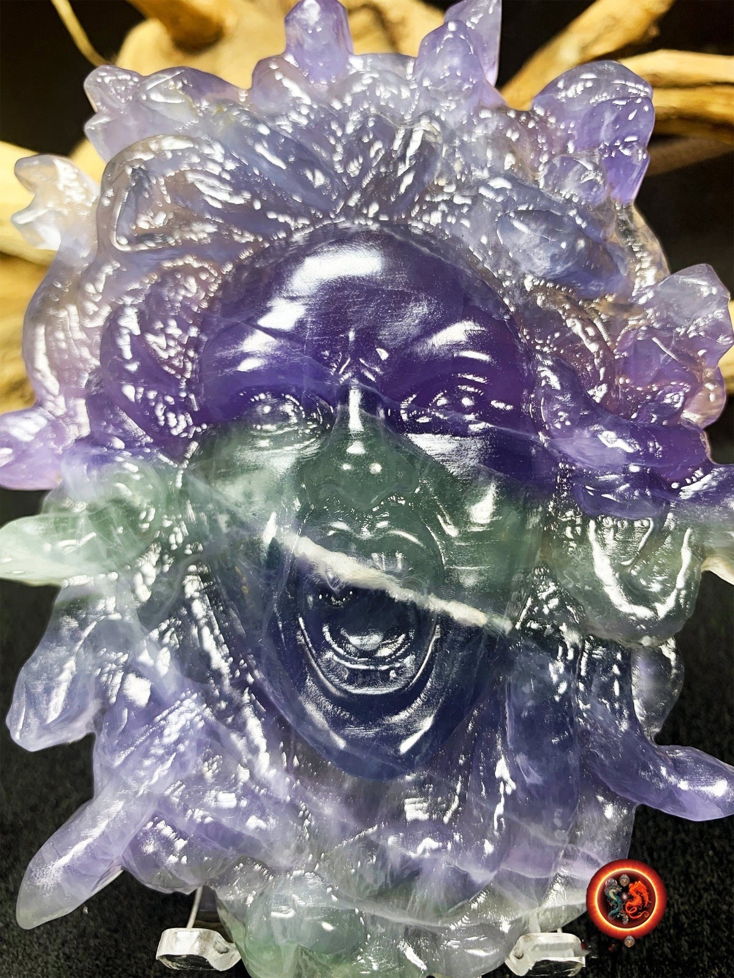 Meduse, gorgone, mythologie grecque. Sculptée artisanalement en fluorite. Pièce unique. pierre naturelle, expertisée. Dimensions: 12cm 9cm. - obsidian dragon