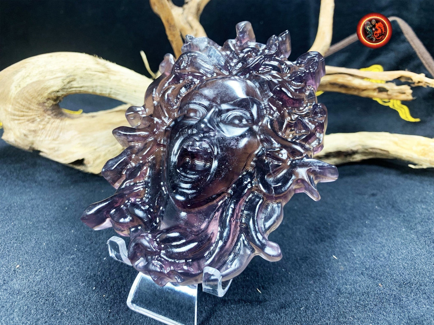 Meduse, gorgone, mythologie grecque. Sculptée artisanalement en fluorite. Pièce unique. pierre naturelle, expertisée. Dimensions: 12cm 9cm. - obsidian dragon