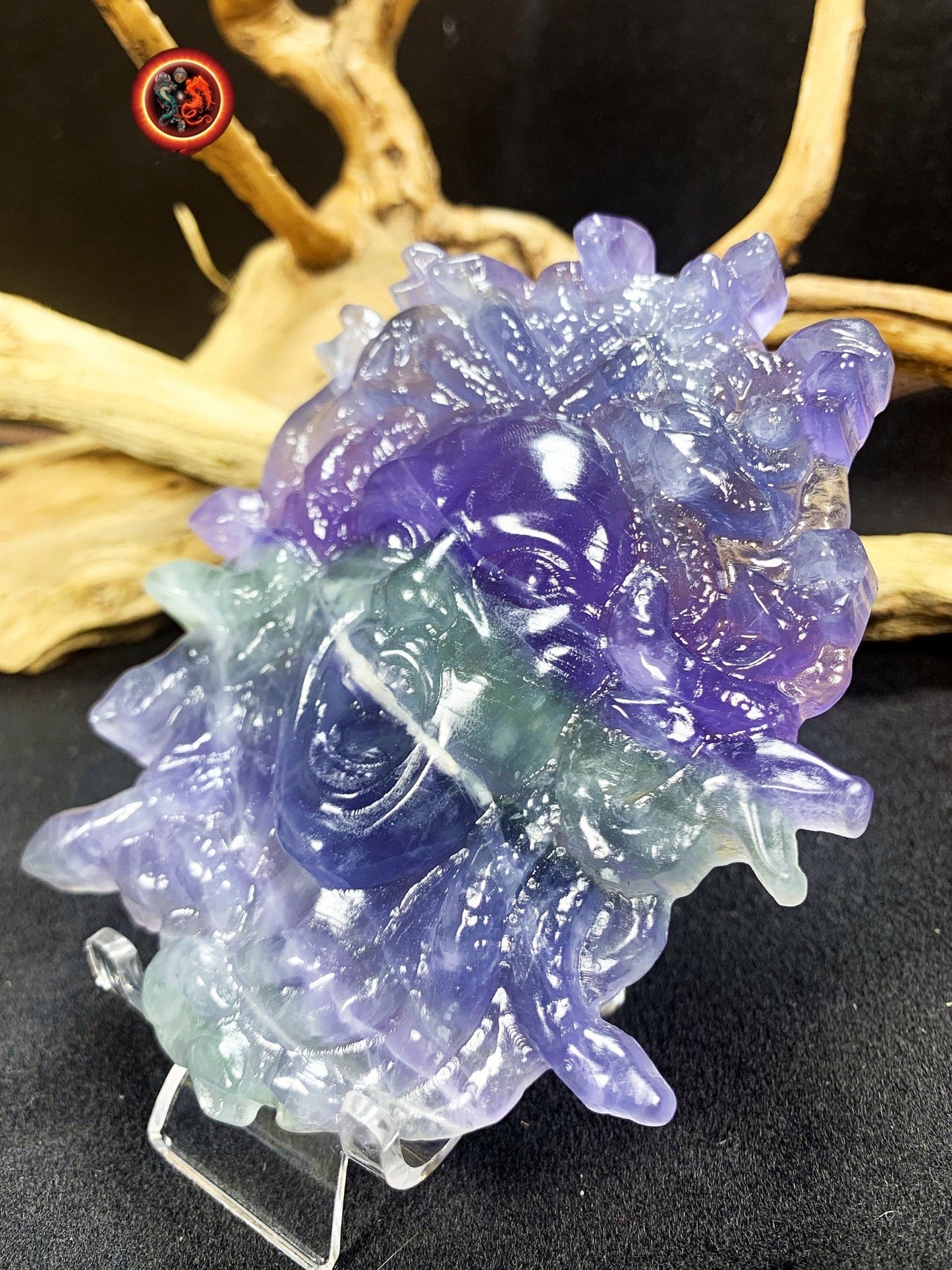 Meduse, gorgone, mythologie grecque. Sculptée artisanalement en fluorite. Pièce unique. pierre naturelle, expertisée. Dimensions: 12cm 9cm. - obsidian dragon