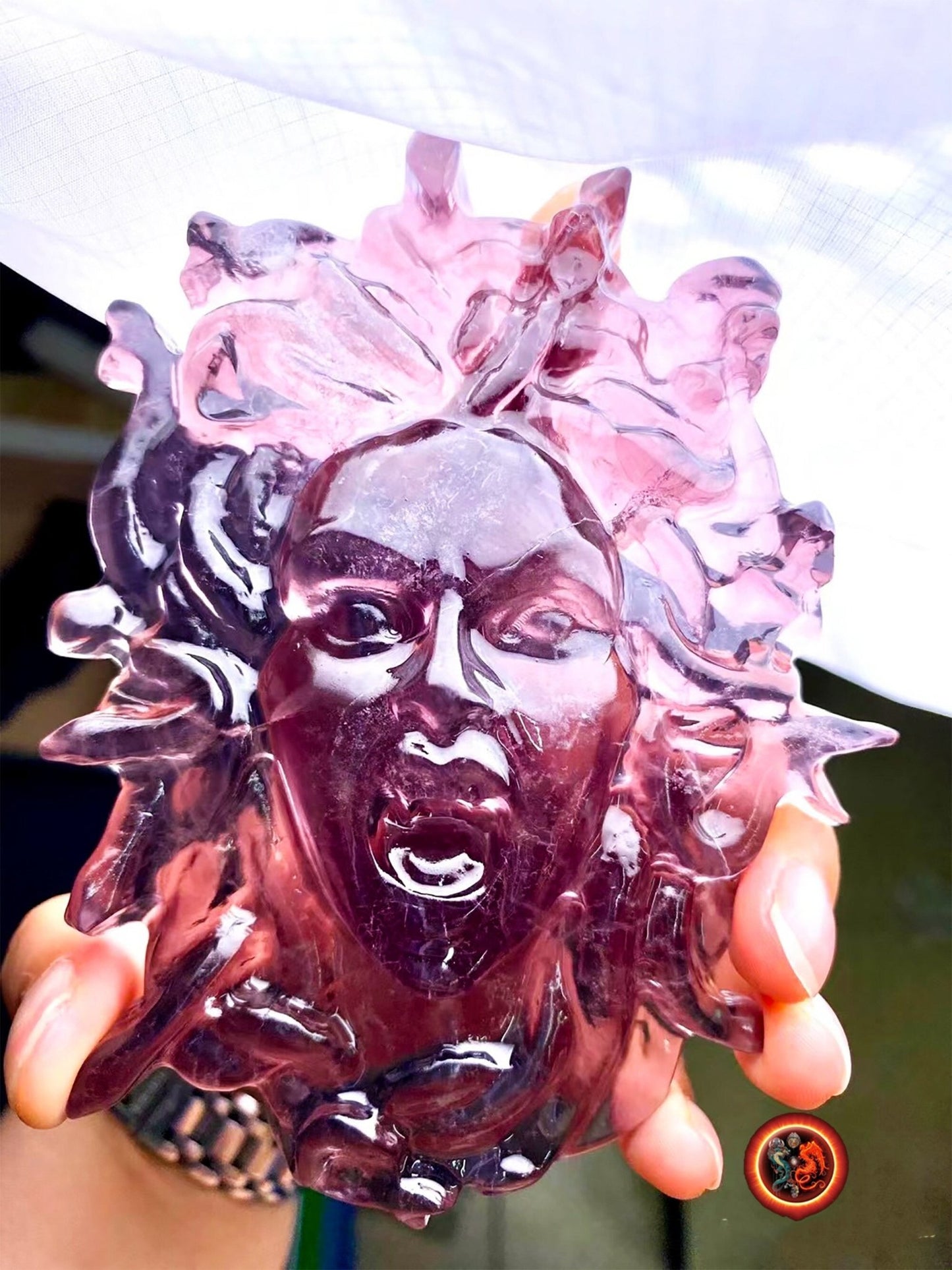 Meduse, gorgone, mythologie grecque. Sculptée artisanalement en fluorite. Pièce unique. pierre naturelle, expertisée. Dimensions: 12cm 9cm. - obsidian dragon