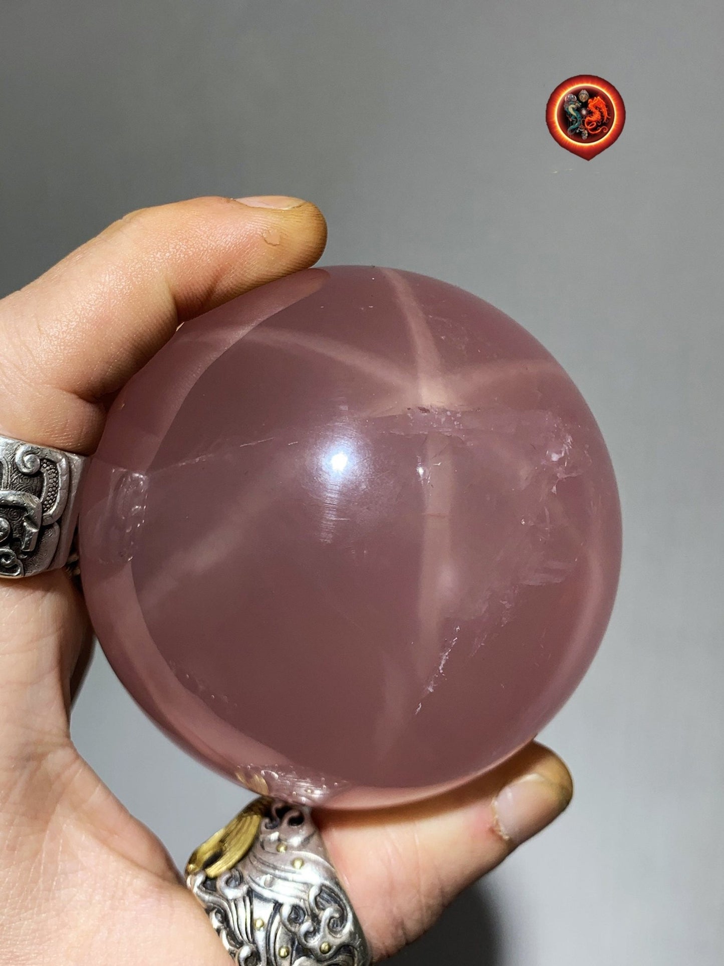 Sphère, quartz rose étoilé, quartz rose astérié ou quartz rose astérisé. Provenance du Mozambique. quartz rose naturel. 77mm de diamètre - obsidian dragon
