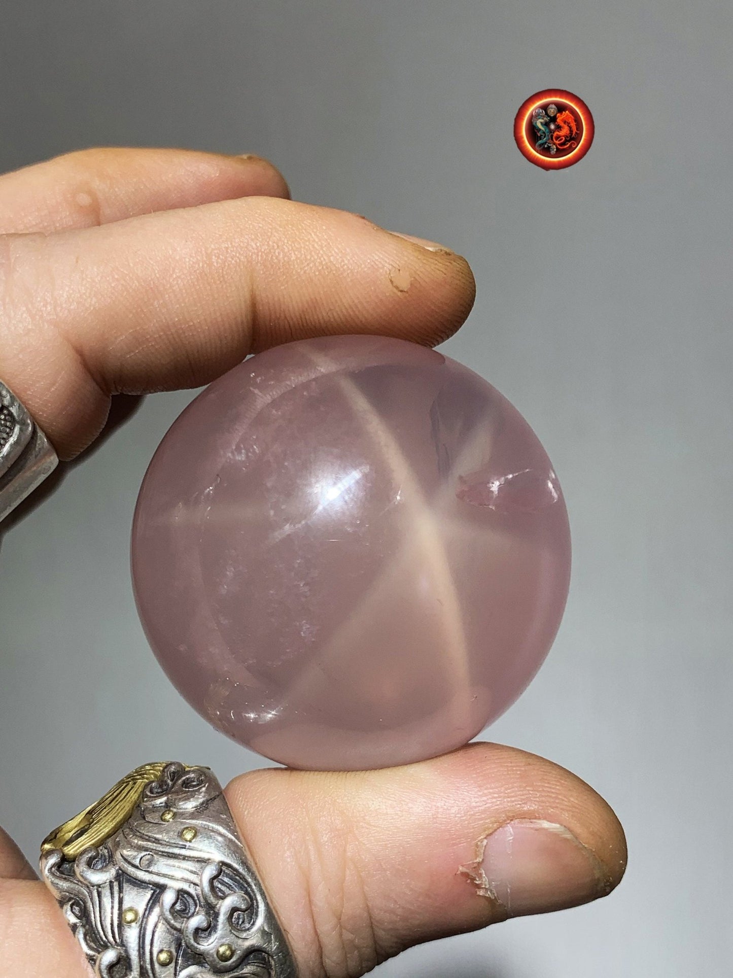 Sphère, quartz rose étoilé, quartz rose astérié ou quartz rose astérisé. Provenance du Mozambique. quartz rose naturel. 46mm de diamètre - obsidian dragon