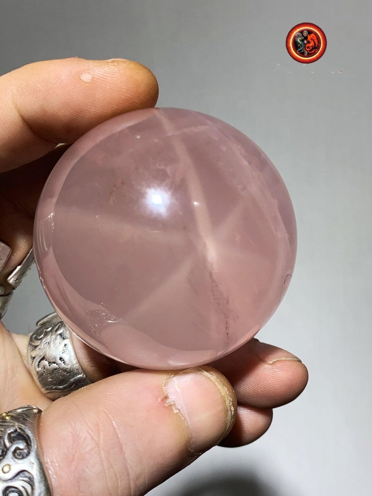 Sphère, quartz rose étoilé, quartz rose astérié ou quartz rose astérisé. Provenance du Mozambique. quartz rose naturel. 59mm de diamètre - obsidian dragon