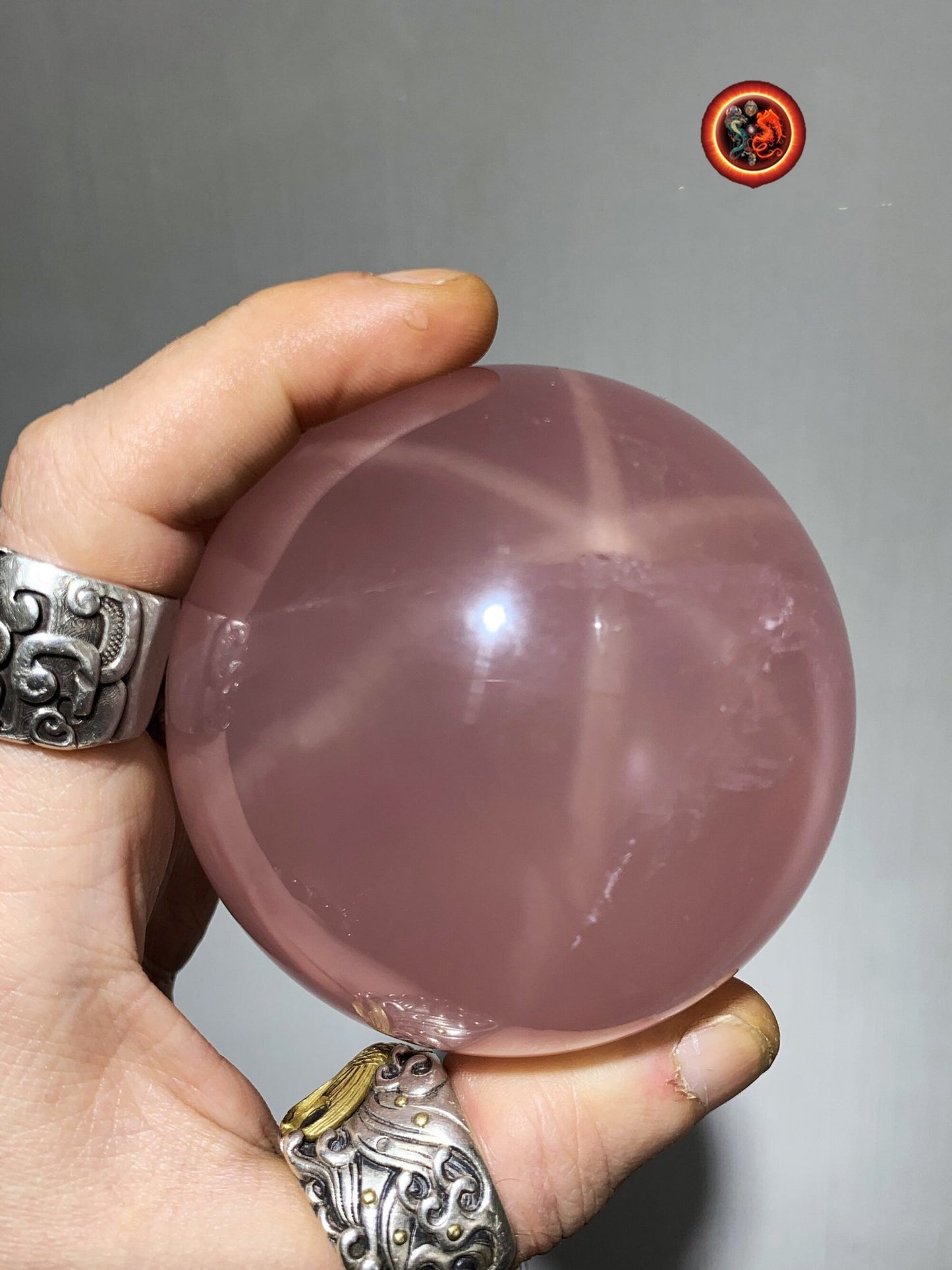 Sphère, quartz rose étoilé, quartz rose astérié ou quartz rose astérisé. Provenance du Mozambique. quartz rose naturel. 77mm de diamètre - obsidian dragon