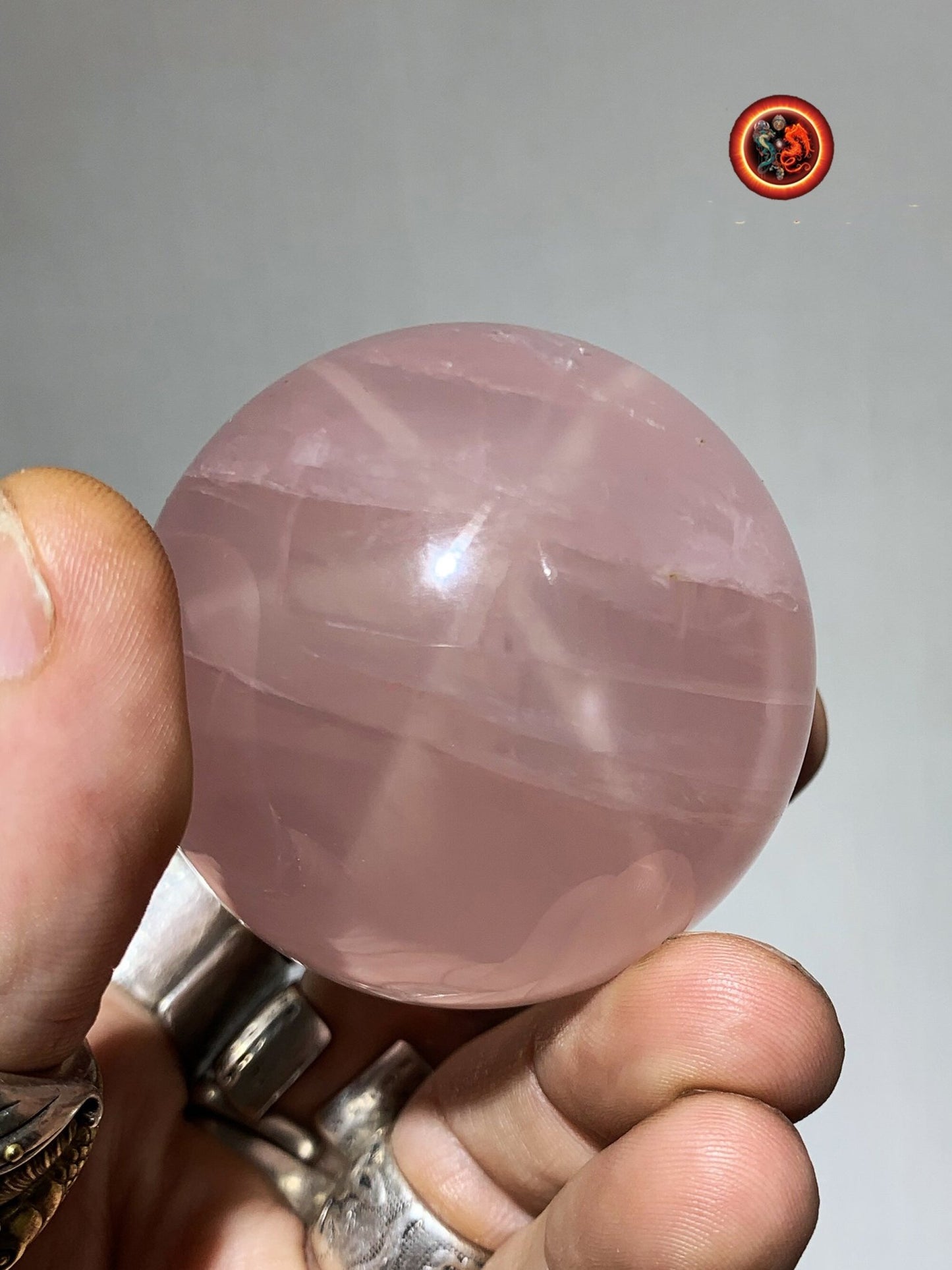 Sphère, quartz rose étoilé, quartz rose astérié ou quartz rose astérisé. Provenance du Mozambique. quartz rose naturel. 59mm de diamètre - obsidian dragon