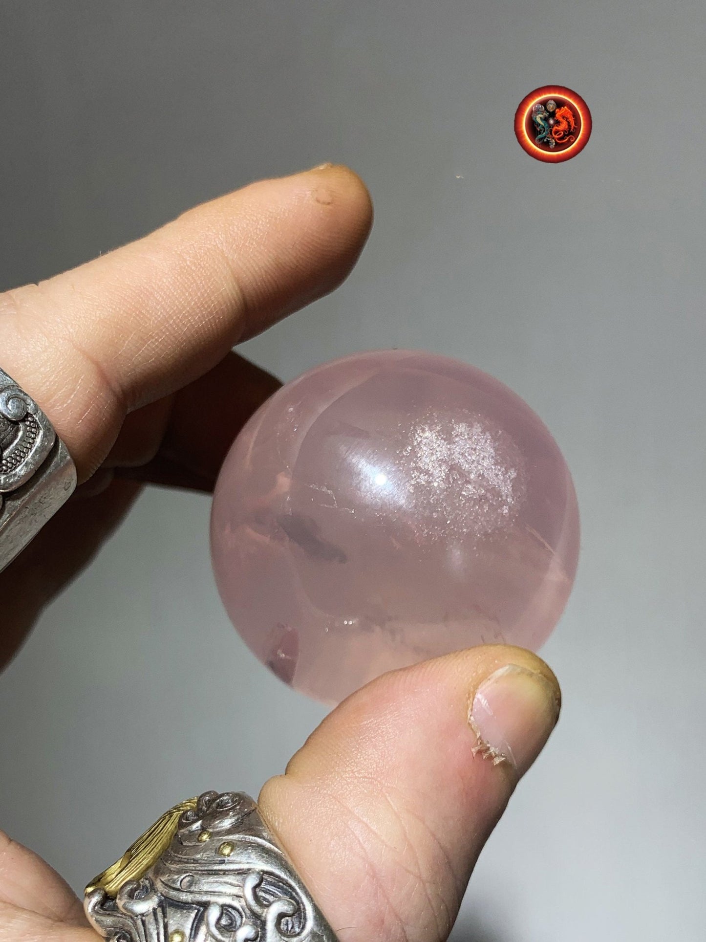 Sphère, quartz rose étoilé, quartz rose astérié ou quartz rose astérisé. Provenance du Mozambique. quartz rose naturel. 46mm de diamètre - obsidian dragon