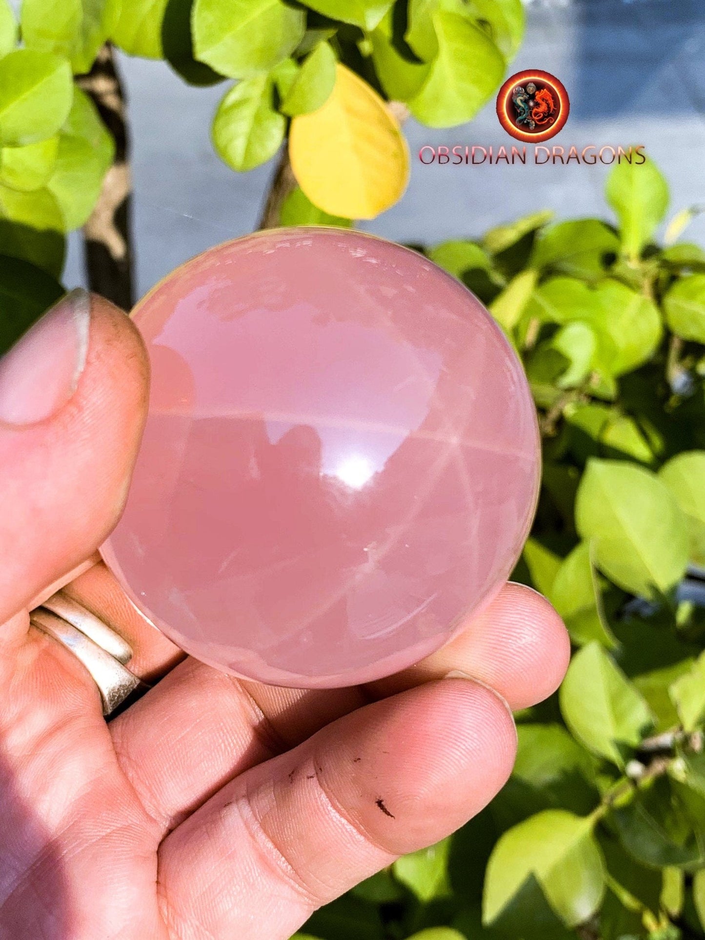 Sphère, quartz rose étoilé, quartz rose astérié ou quartz rose astérisé. Provenance du Mozambique. quartz rose naturel. 52mm de diamètre - obsidian dragon