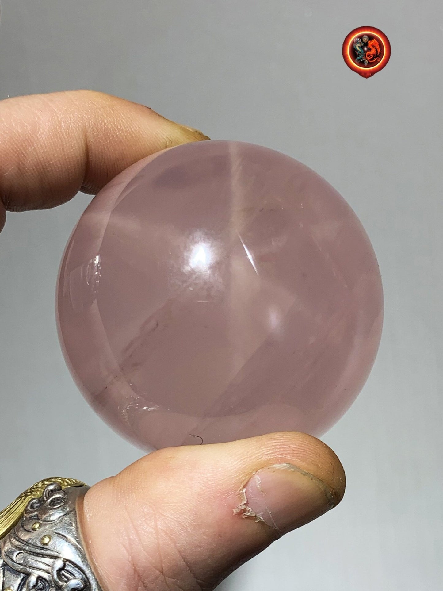 Sphère, quartz rose étoilé, quartz rose astérié ou quartz rose astérisé. Provenance du Mozambique. quartz rose naturel. 59mm de diamètre - obsidian dragon