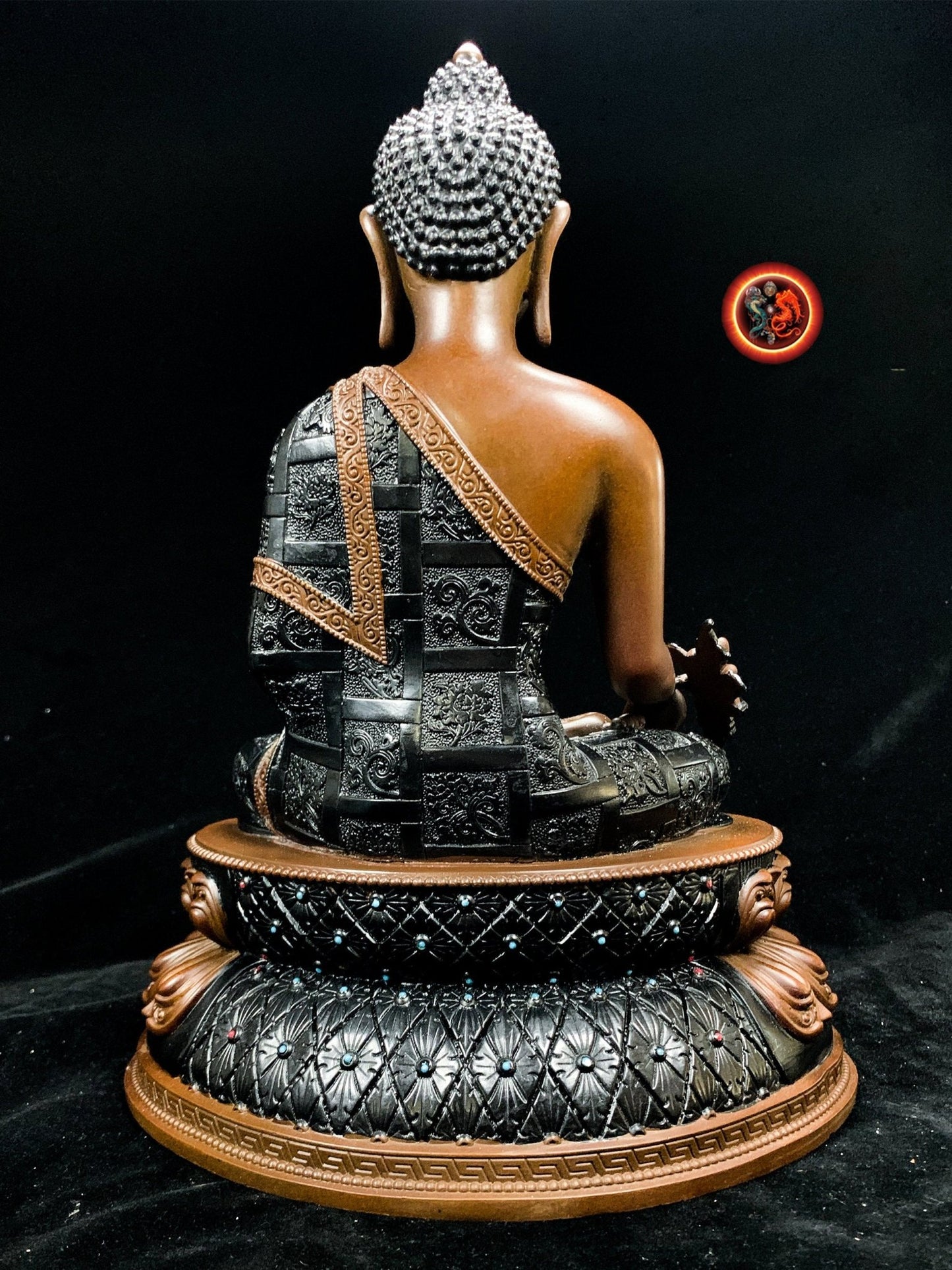 exceptionnelle statue statuette bouddhiste. Bouddha médecine, Bhaishajyaguru. Bronze de haute qualité patine exceptionnelle. Pièce rare - obsidian dragon