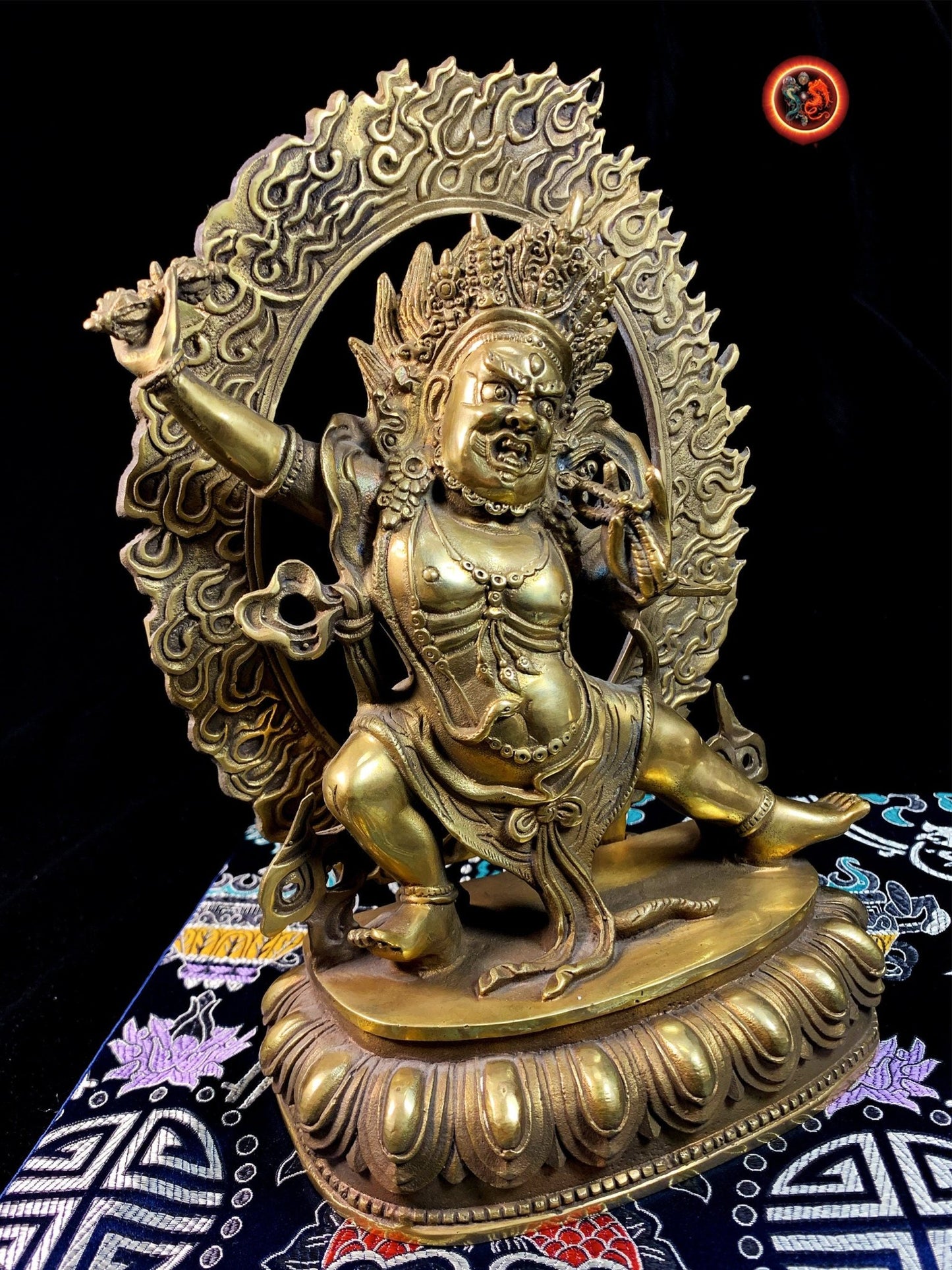 Statue bouddhiste ésotérique, tantrique Dharmapala, protecteur Yi dam. Vajrapani sous sa forme Acharya. Bronze. Bouddha. Bouddhisme tibétain - obsidian dragon