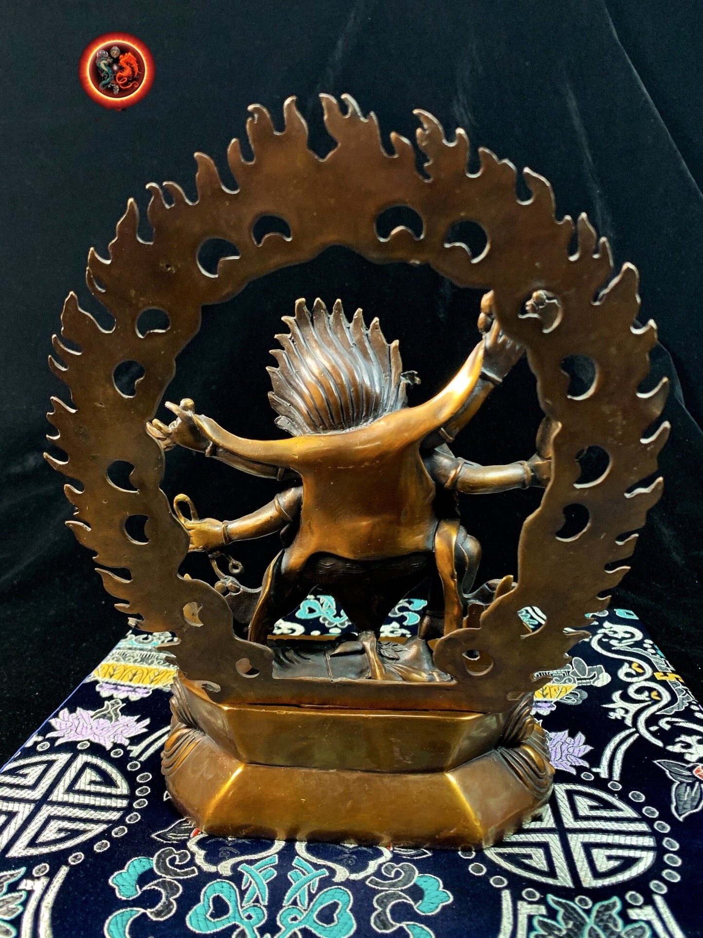Statue bouddha. ésotérique, tantrique, Mahakala à 6 bras Dharmapala et protecteur Yi dam. Bronze violet. Bouddhisme tibétain vajrayana - obsidian dragon