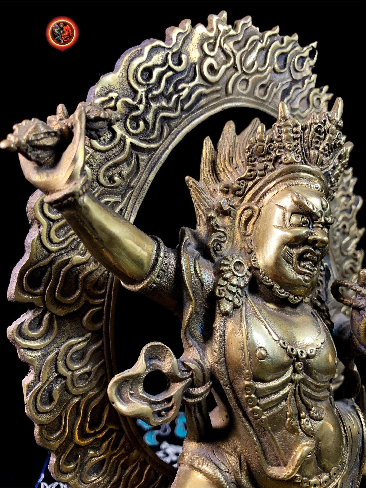 Statue bouddhiste ésotérique, tantrique Dharmapala, protecteur Yi dam. Vajrapani sous sa forme Acharya. Bronze. Bouddha. Bouddhisme tibétain - obsidian dragon