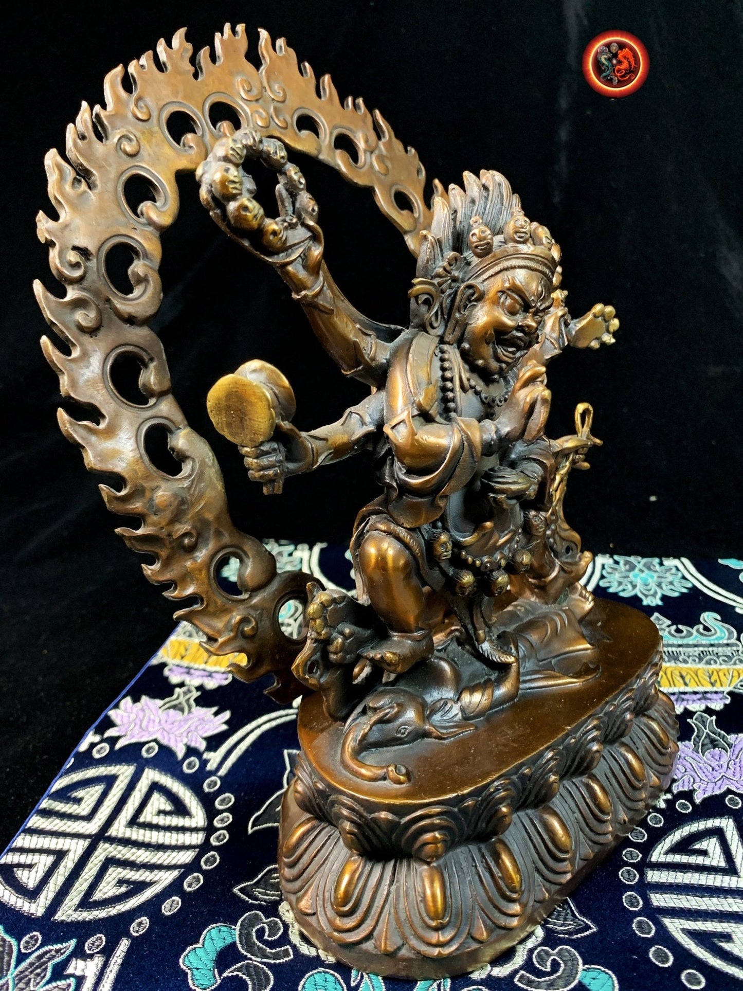 Statue bouddha. ésotérique, tantrique, Mahakala à 6 bras Dharmapala et protecteur Yi dam. Bronze violet. Bouddhisme tibétain vajrayana - obsidian dragon