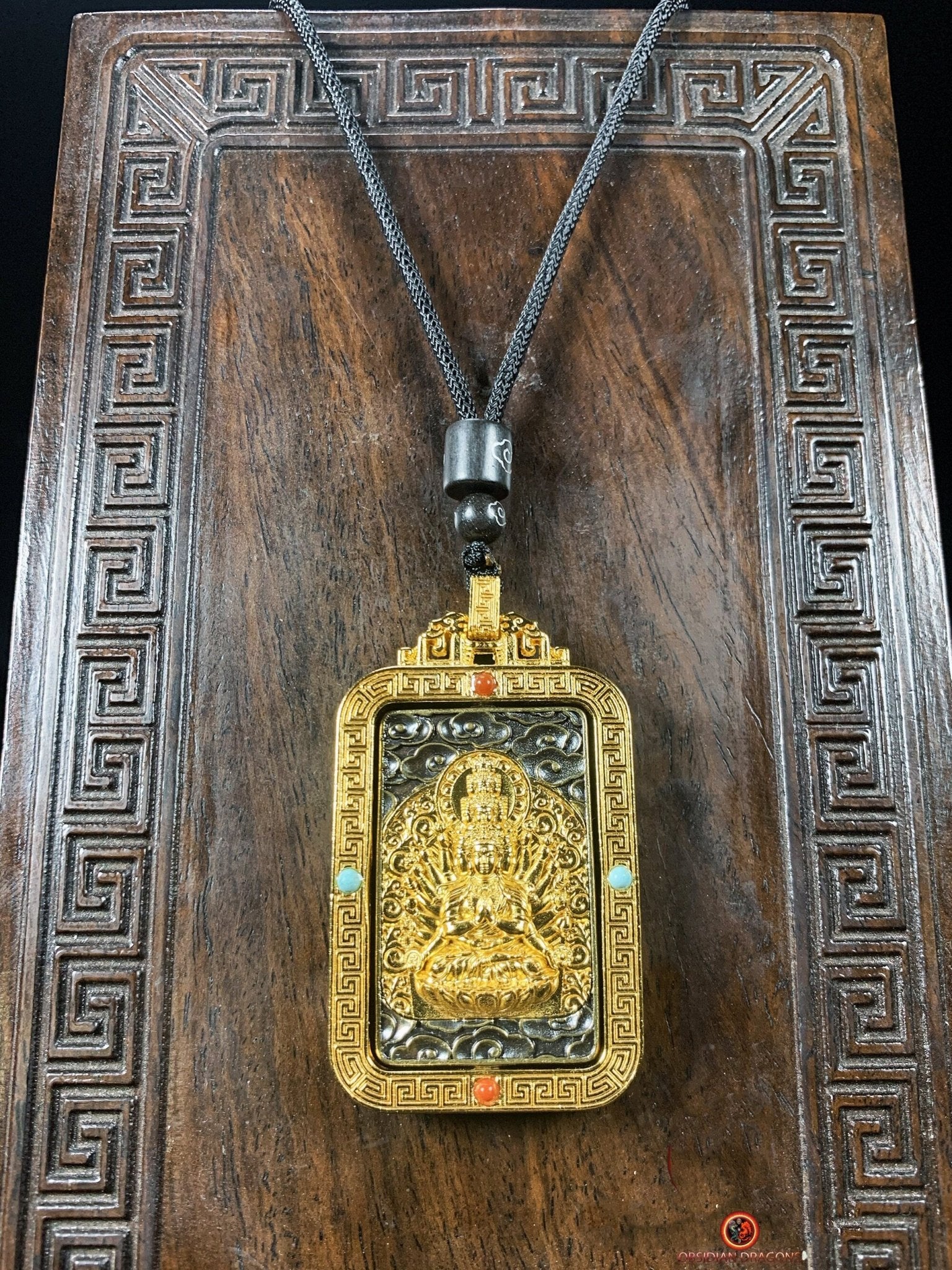 Amulette Bouddhiste de Chenrezig - Mantra Om Mani Padme Hum | obsidian dragons