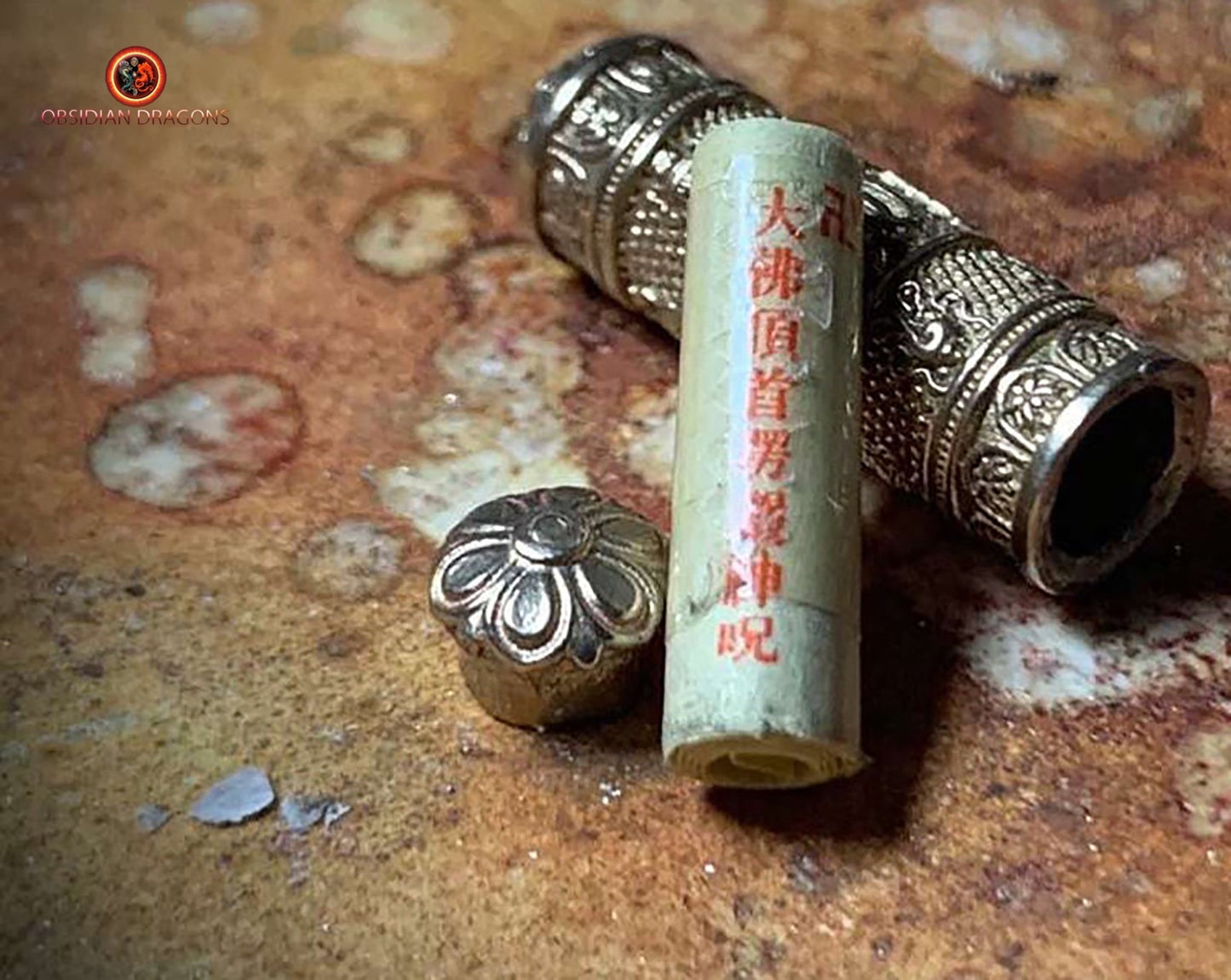 Amulette Tibétaine Akashagarbha- Tangka- Or Noir et Diamant | obsidian dragons