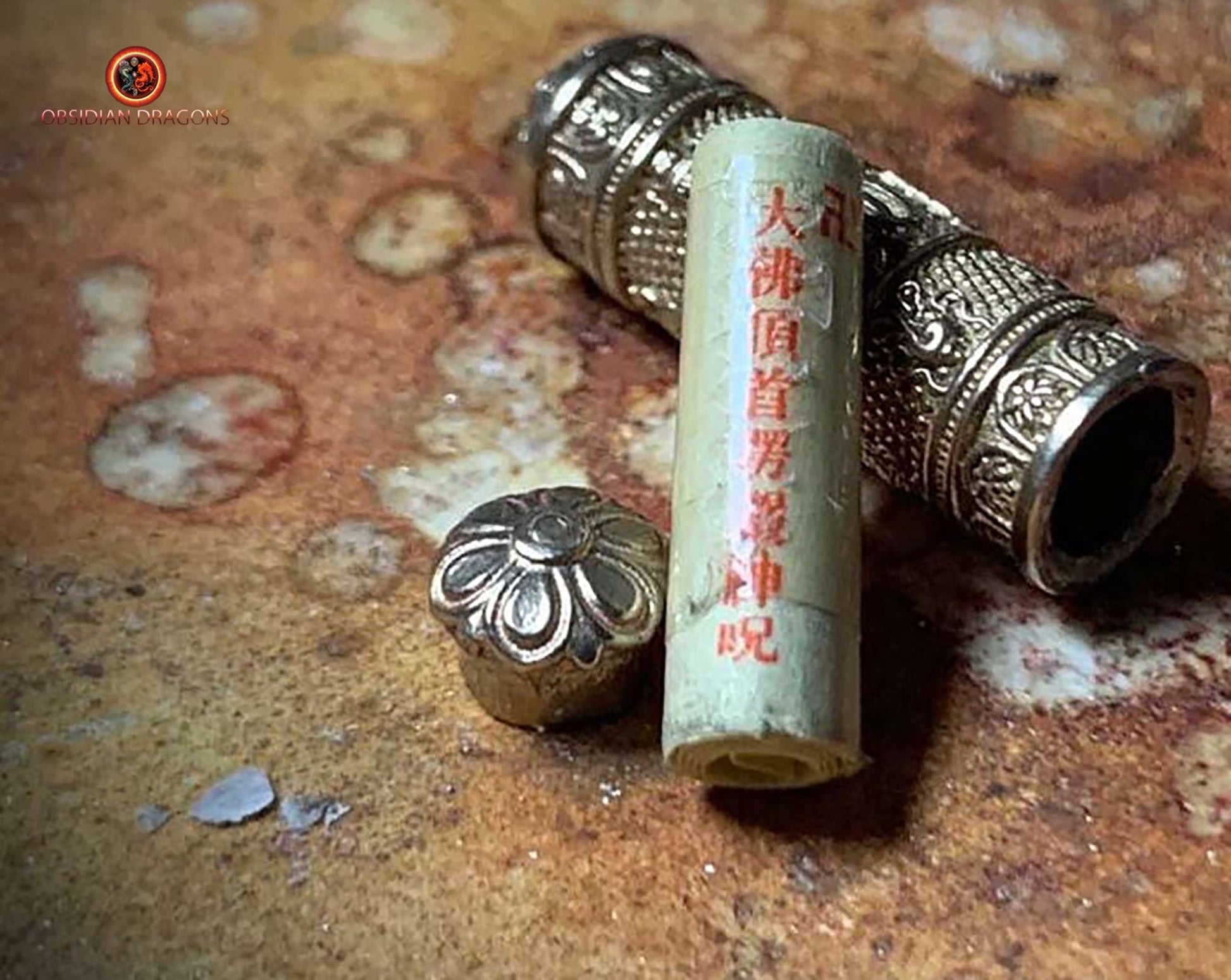 Amulette Tibétaine Akashagarbha- Tangka- Or Noir et Diamant | obsidian dragons