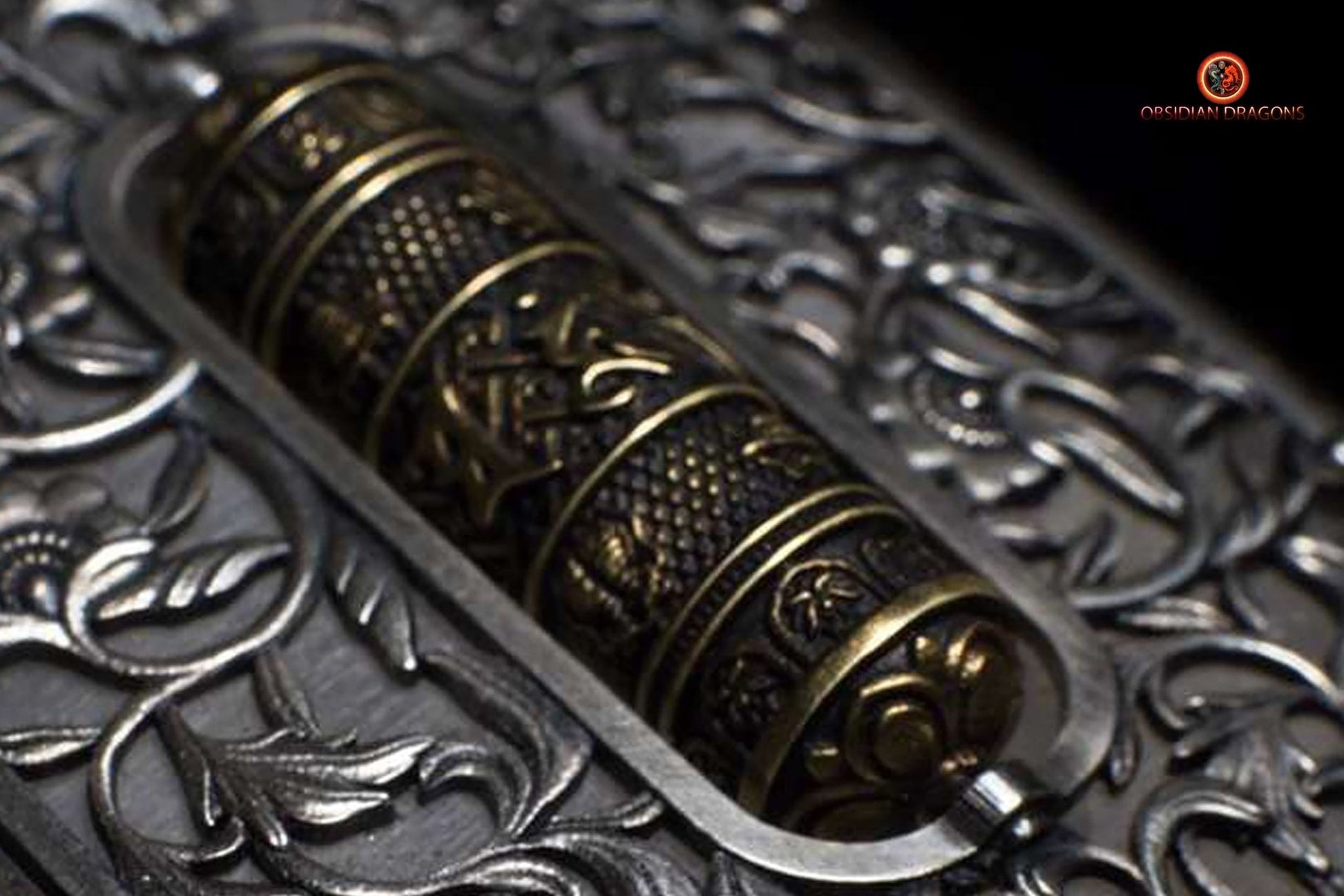Amulette Tibétaine Akashagarbha- Tangka- Or Noir et Diamant | obsidian dragons