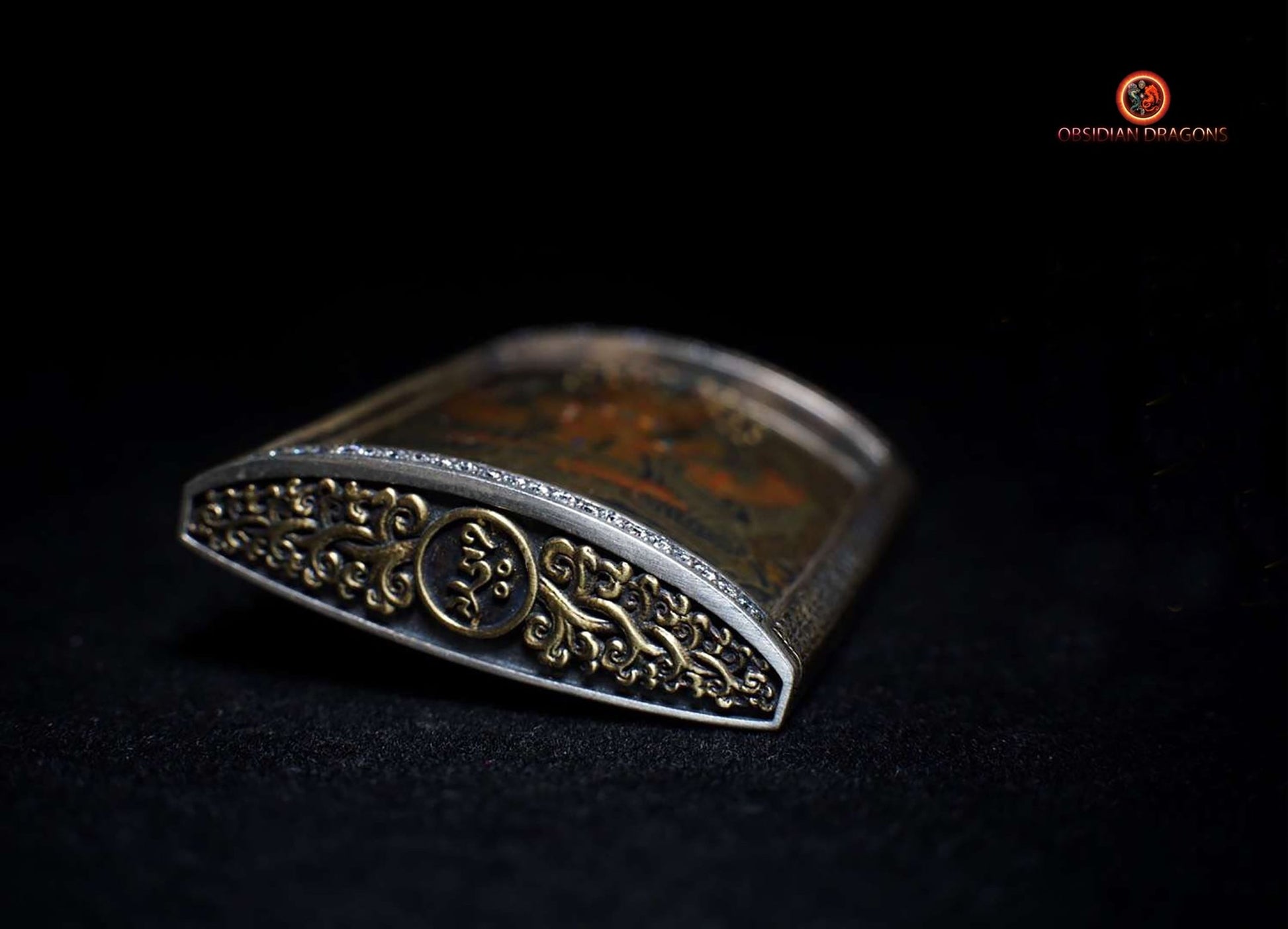 Amulette Tibétaine Akashagarbha- Tangka- Or Noir et Diamant | obsidian dragons